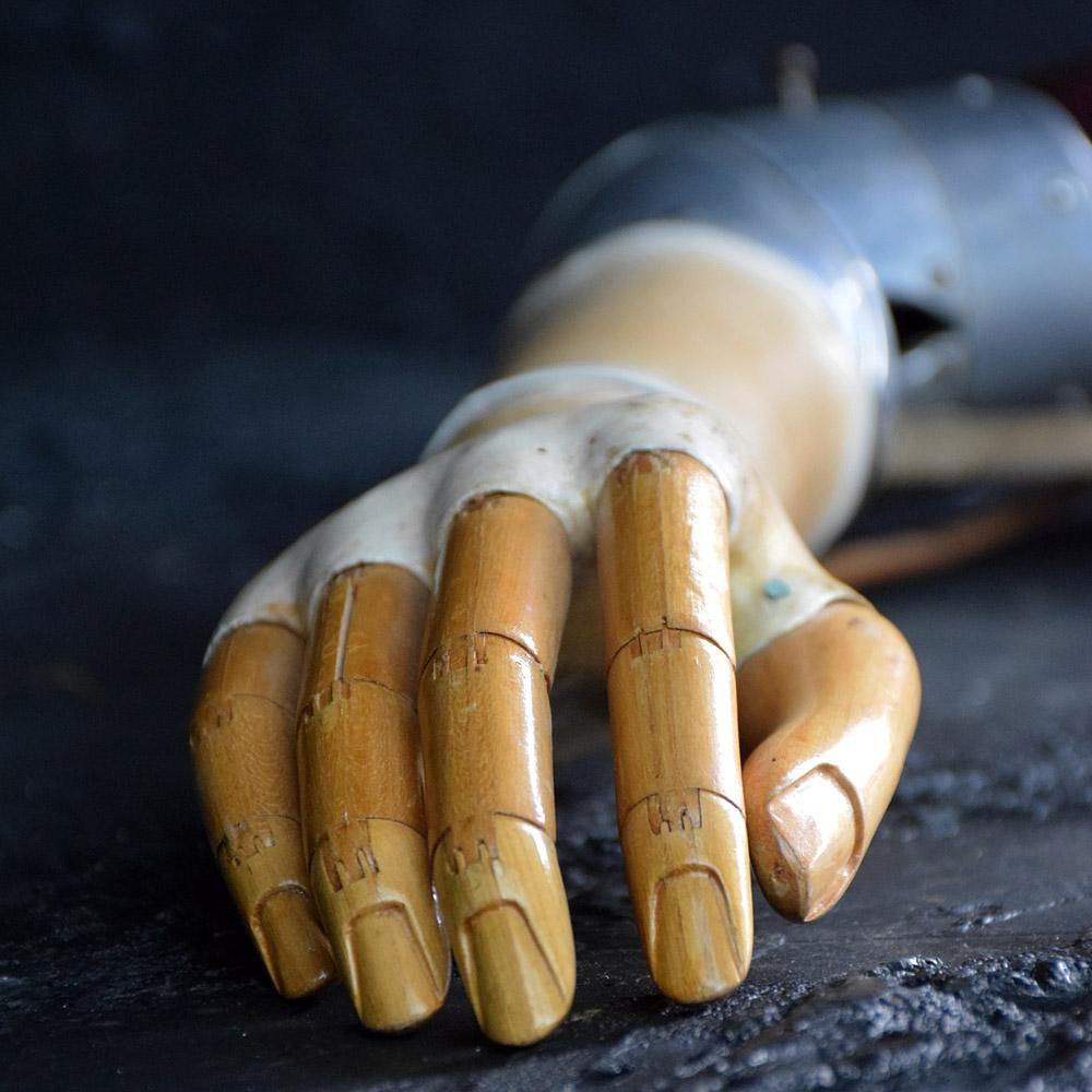Early 20th Century prosthetic articulated arm In Good Condition In London, GB