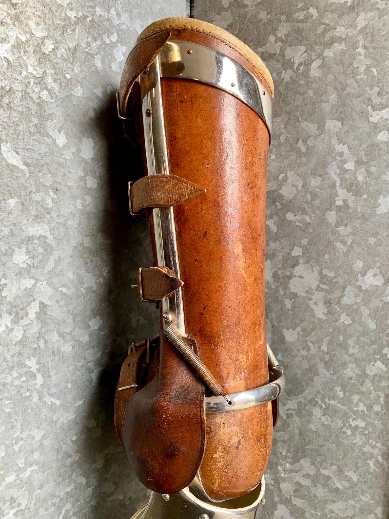 Hand-Crafted Early 20th Century Prosthetic Leg in Leather and Metal by Leridon of Paris For Sale