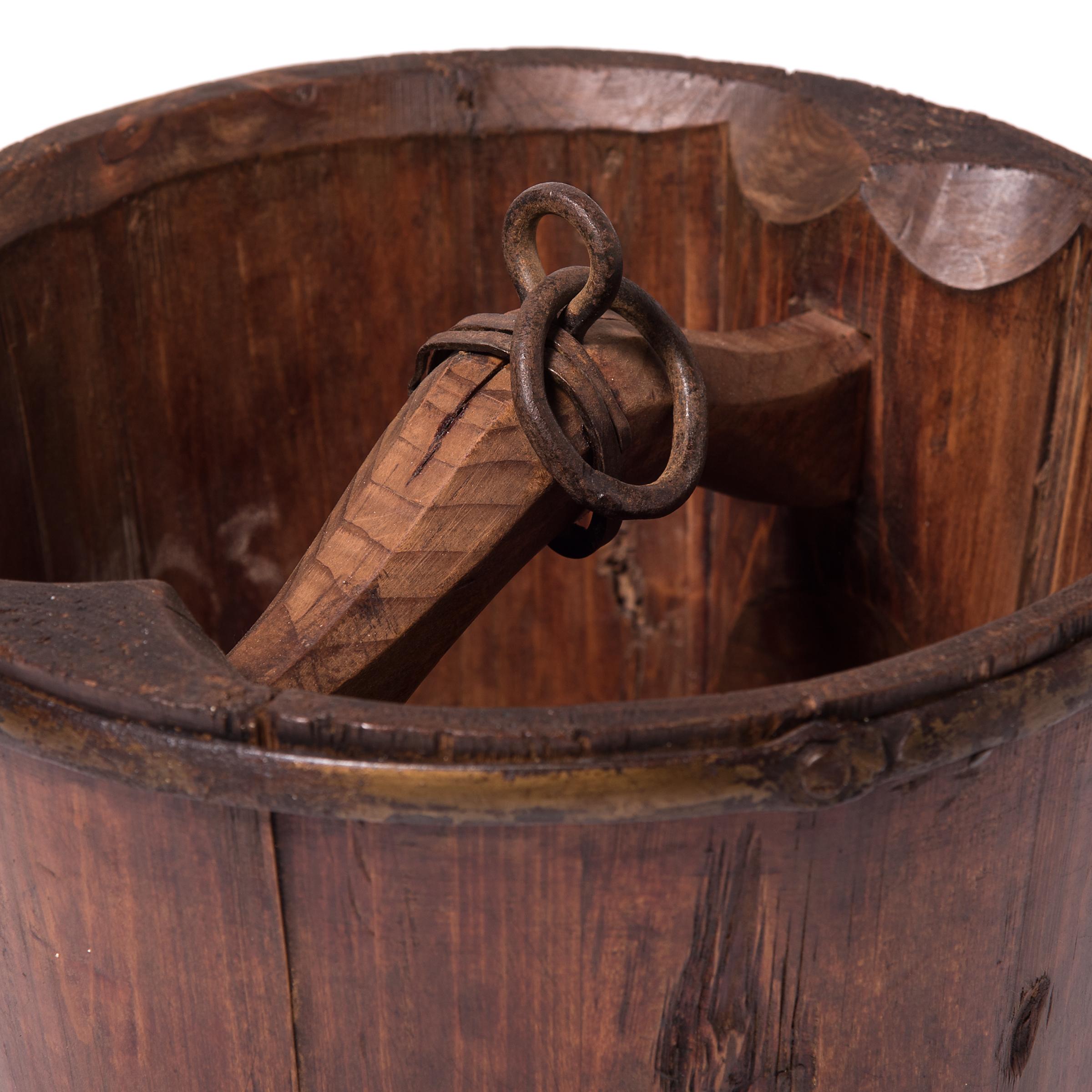 Early 20th Century Provincial Chinese Water Bucket In Good Condition In Chicago, IL