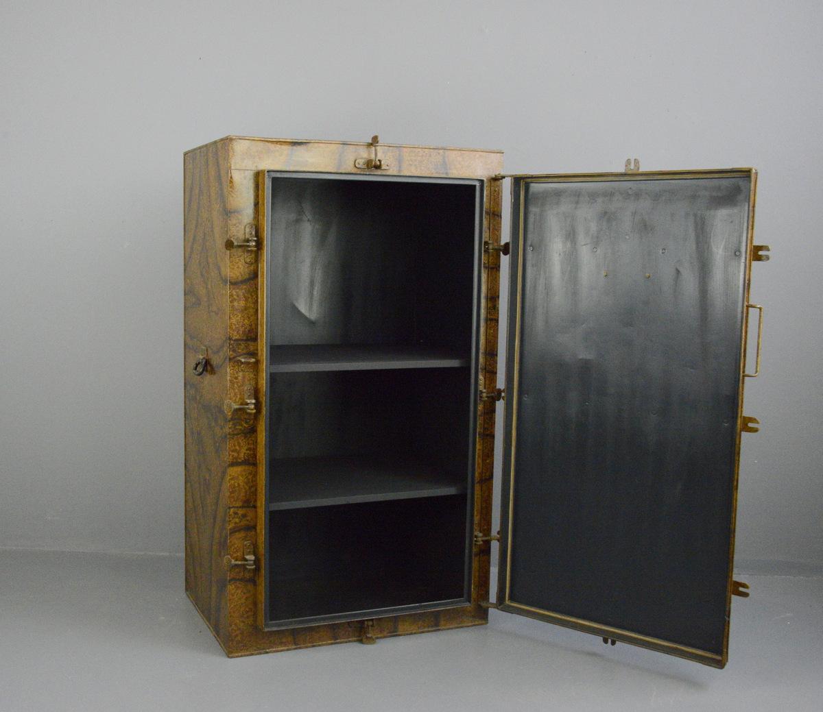 Early 20th Century Prussian Fur Coat Cabinet For Sale 3