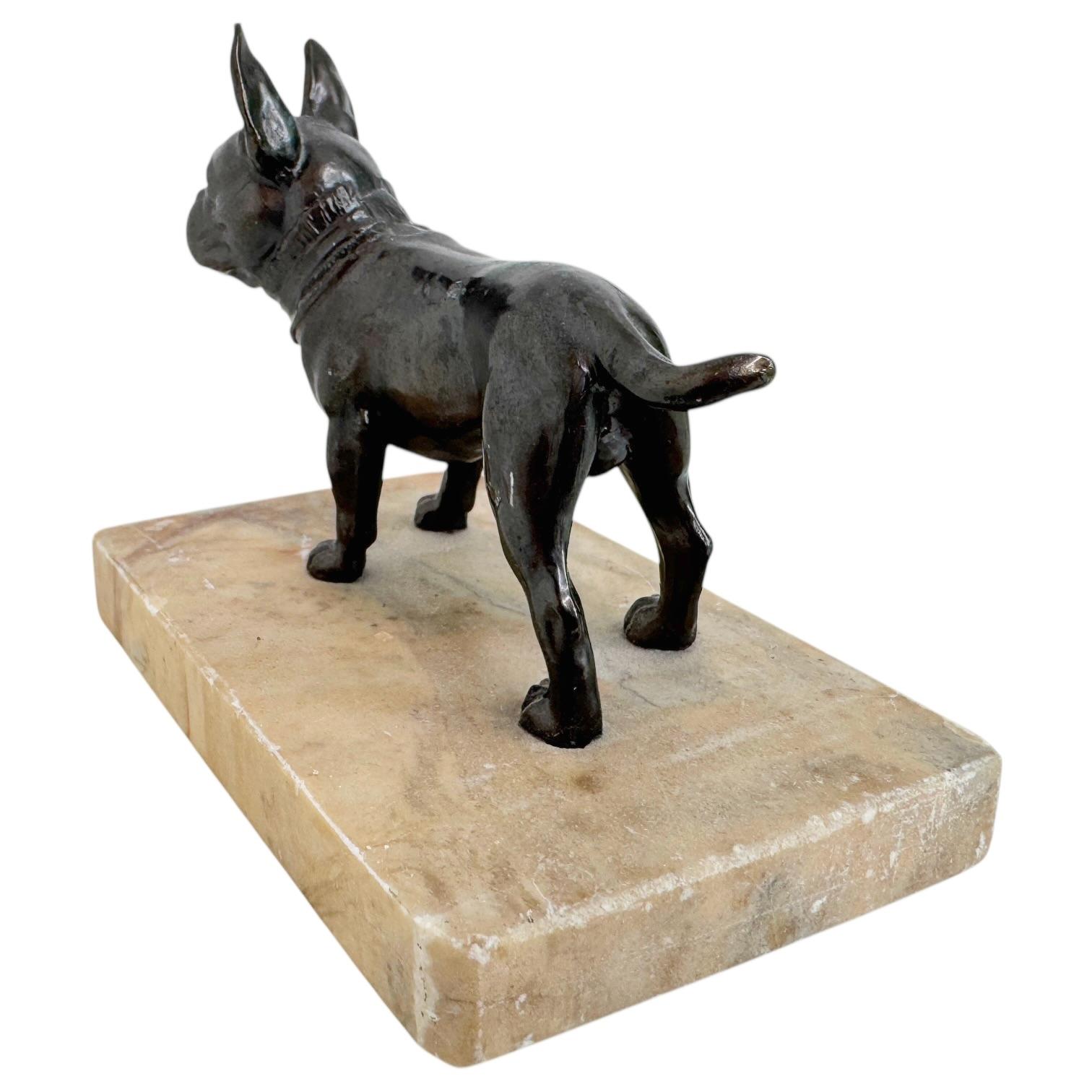 Cane carlino dei primi del Novecento Statua in miniatura austriaca 1910s Austria In condizioni buone in vendita a Nuernberg, DE