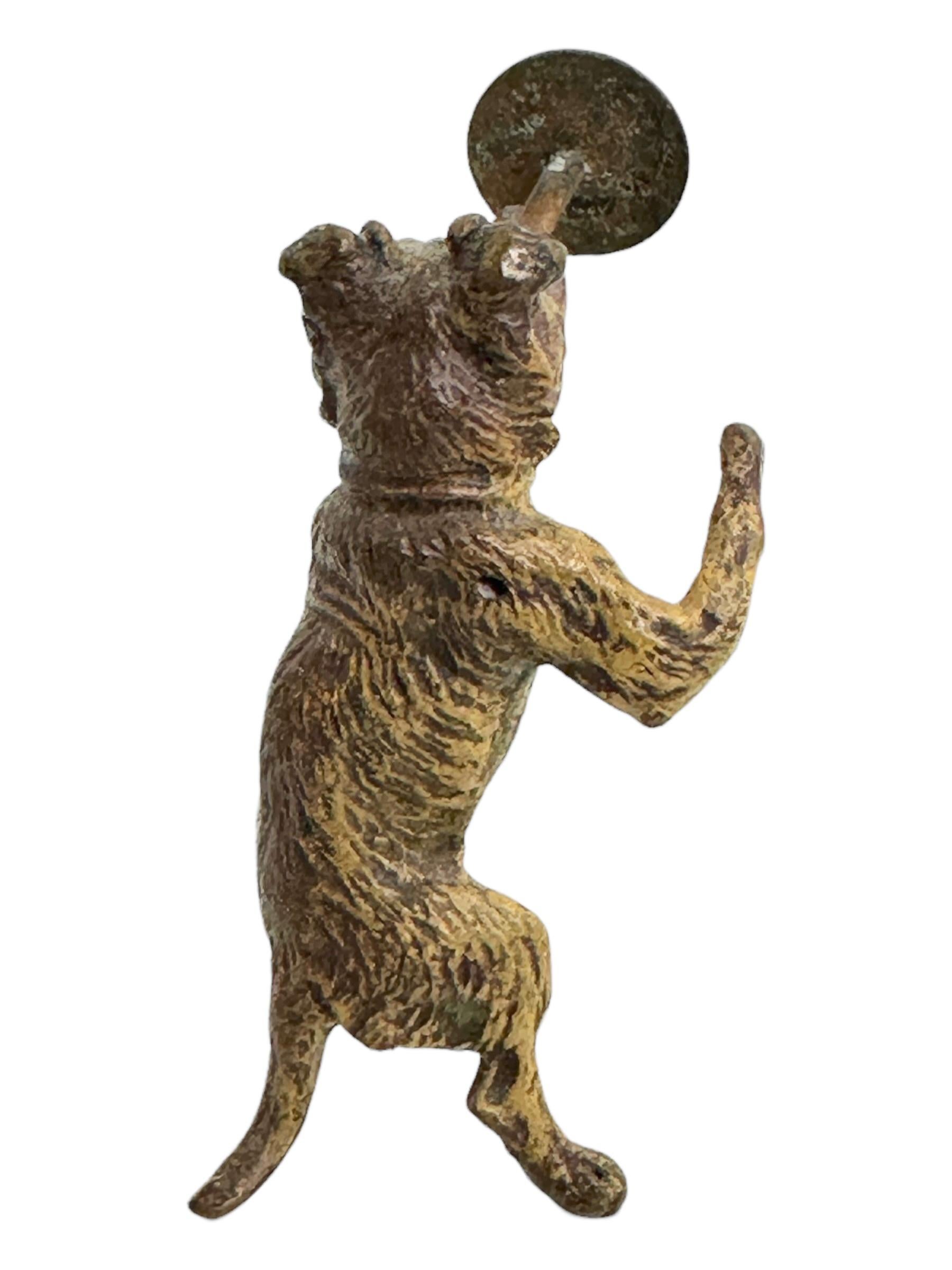 Autrichien Début du 20e siècle Chien carlin musicien autrichien Vienne Bronze Miniature en vente