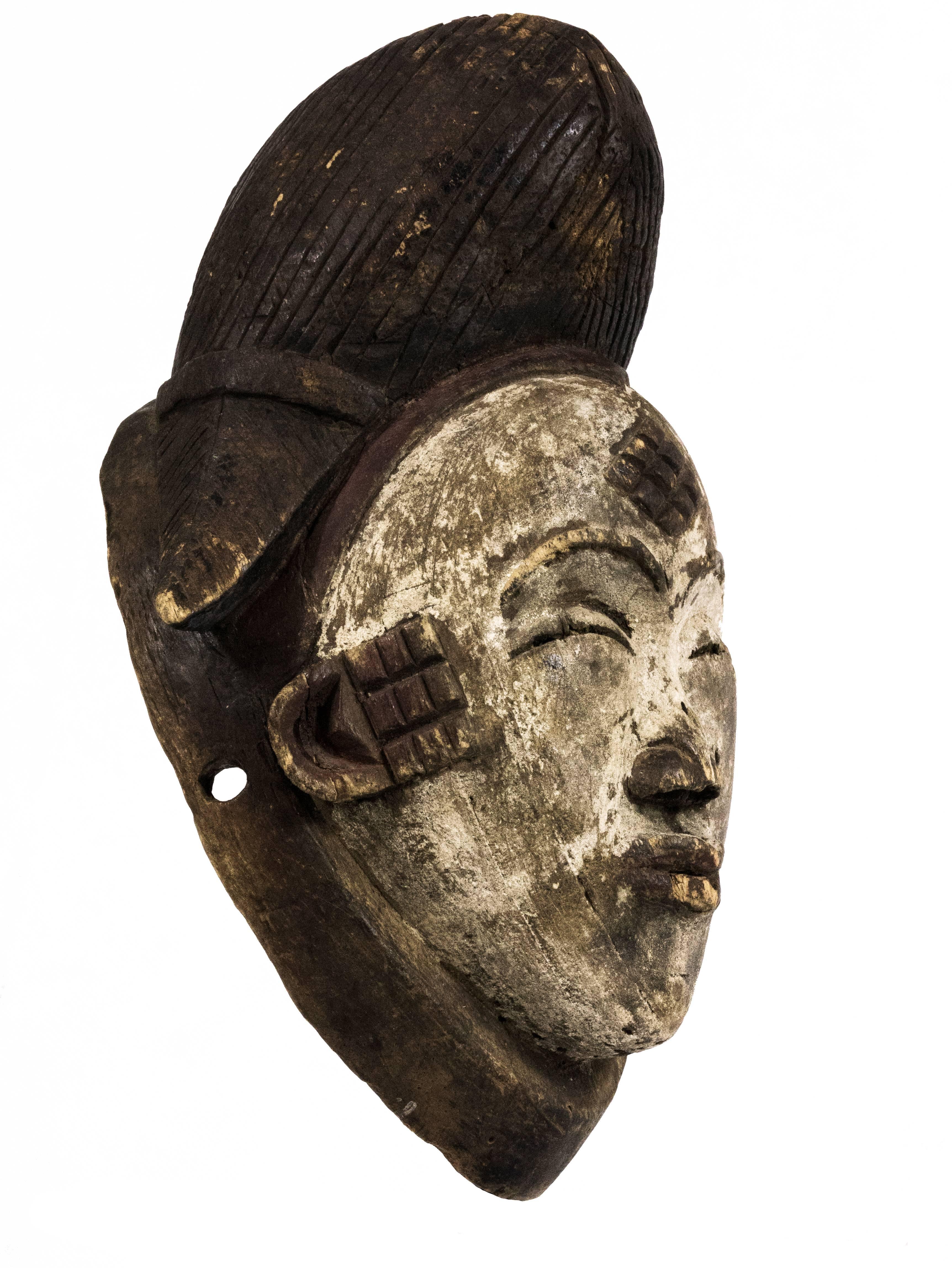 Early 20th Century Punu Mask from Gabon In Good Condition For Sale In Edinburgh, GB