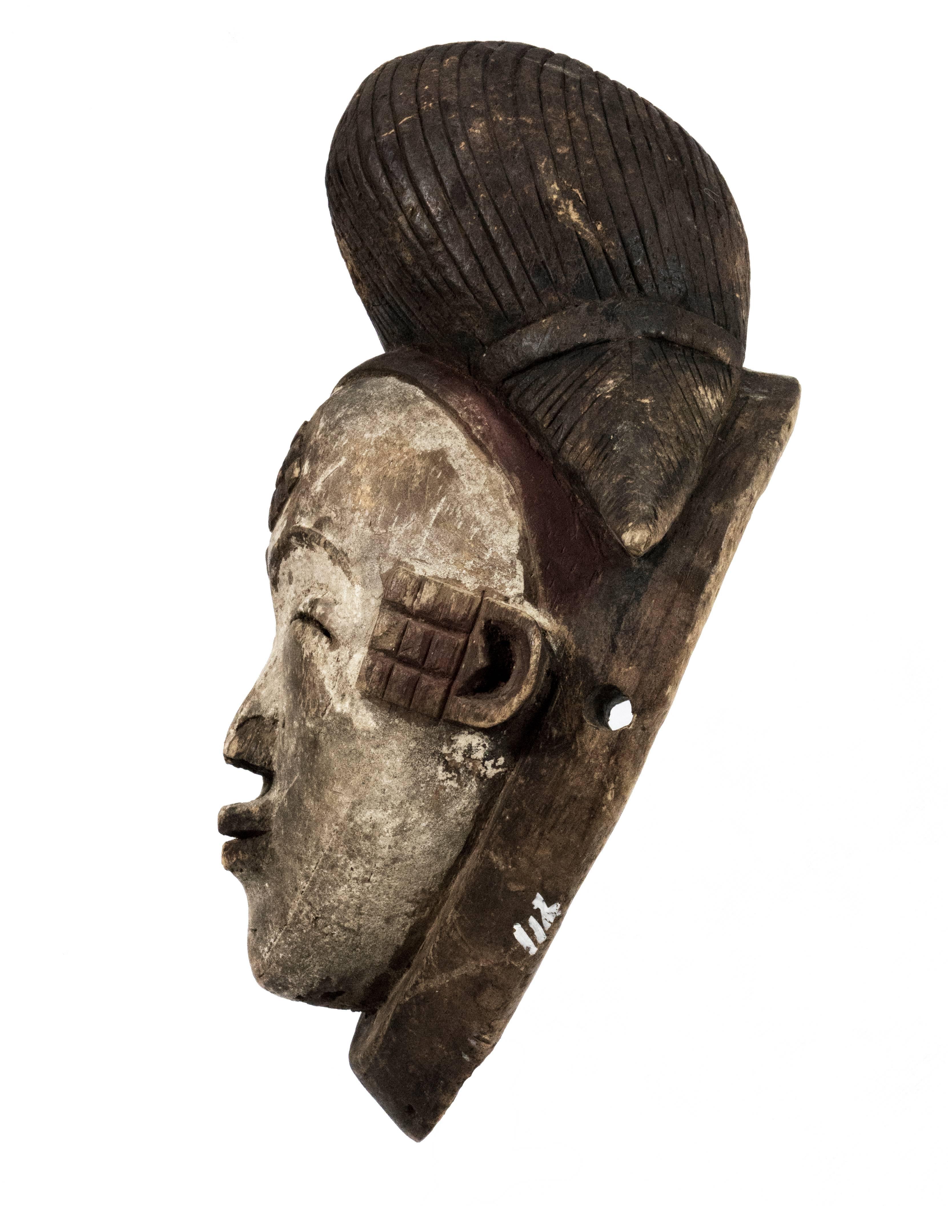 Early 20th Century Punu Mask from Gabon For Sale 2