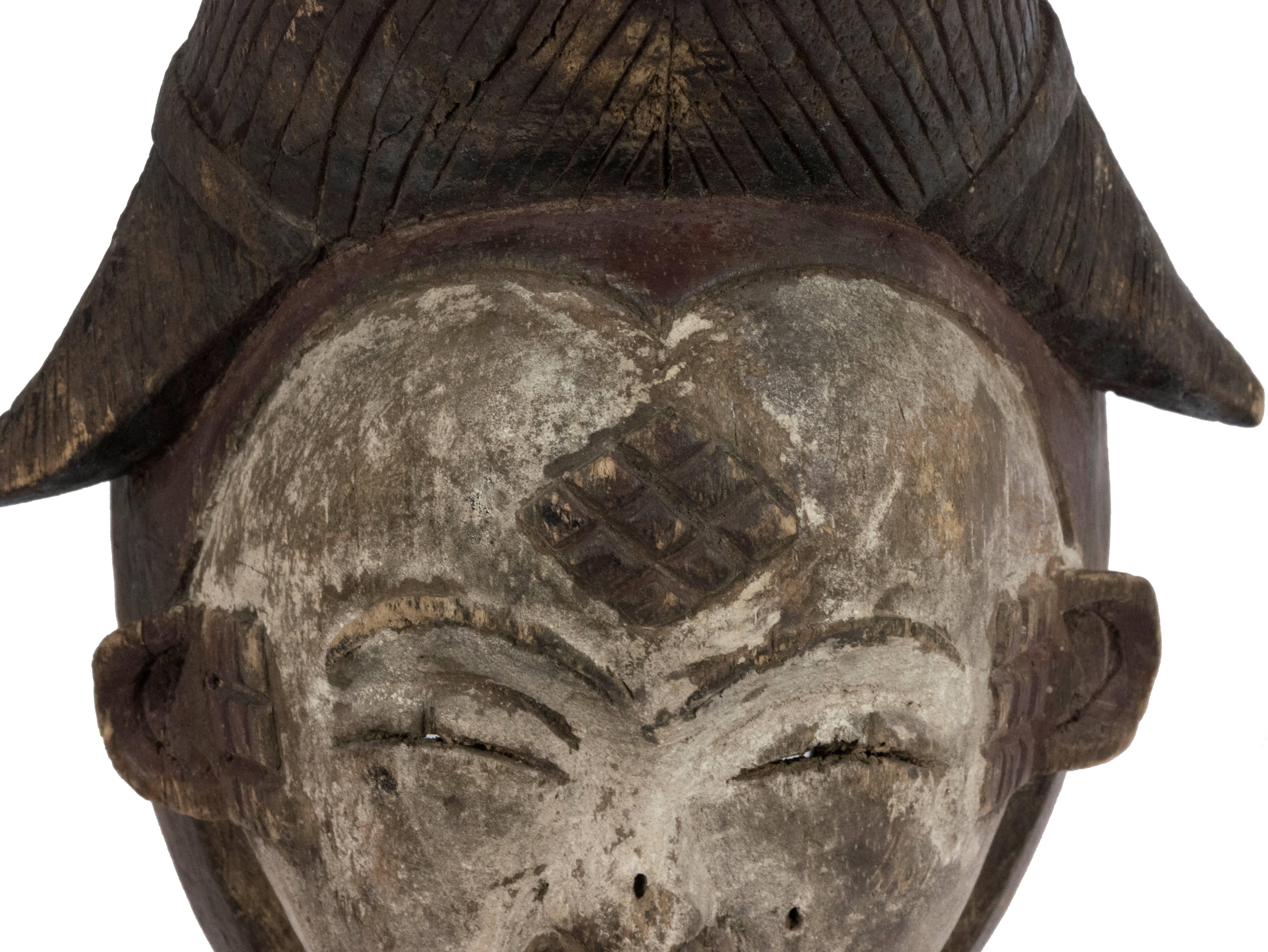 Early 20th Century Punu Mask from Gabon For Sale 3