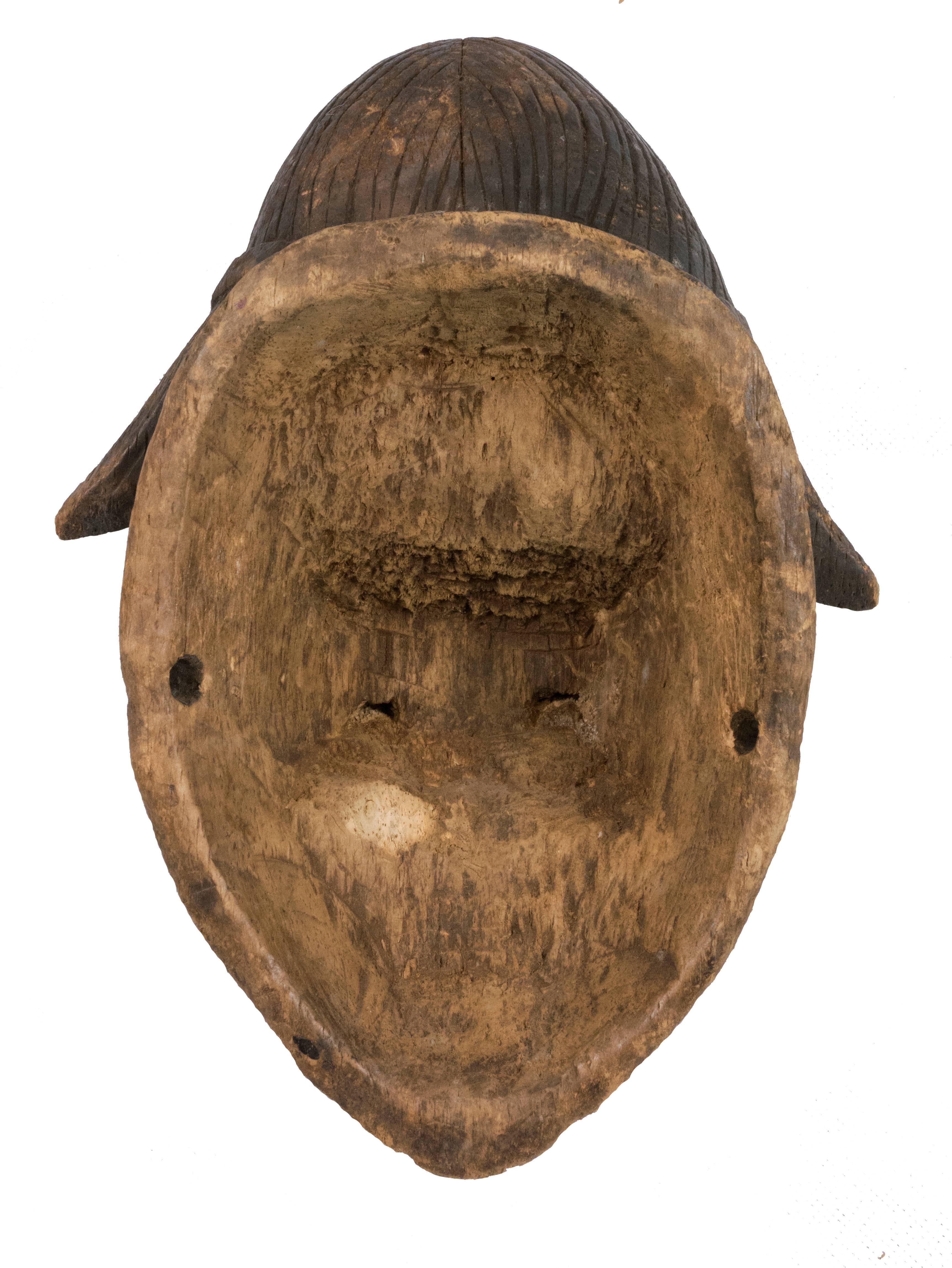 Early 20th Century Punu Mask from Gabon For Sale 4
