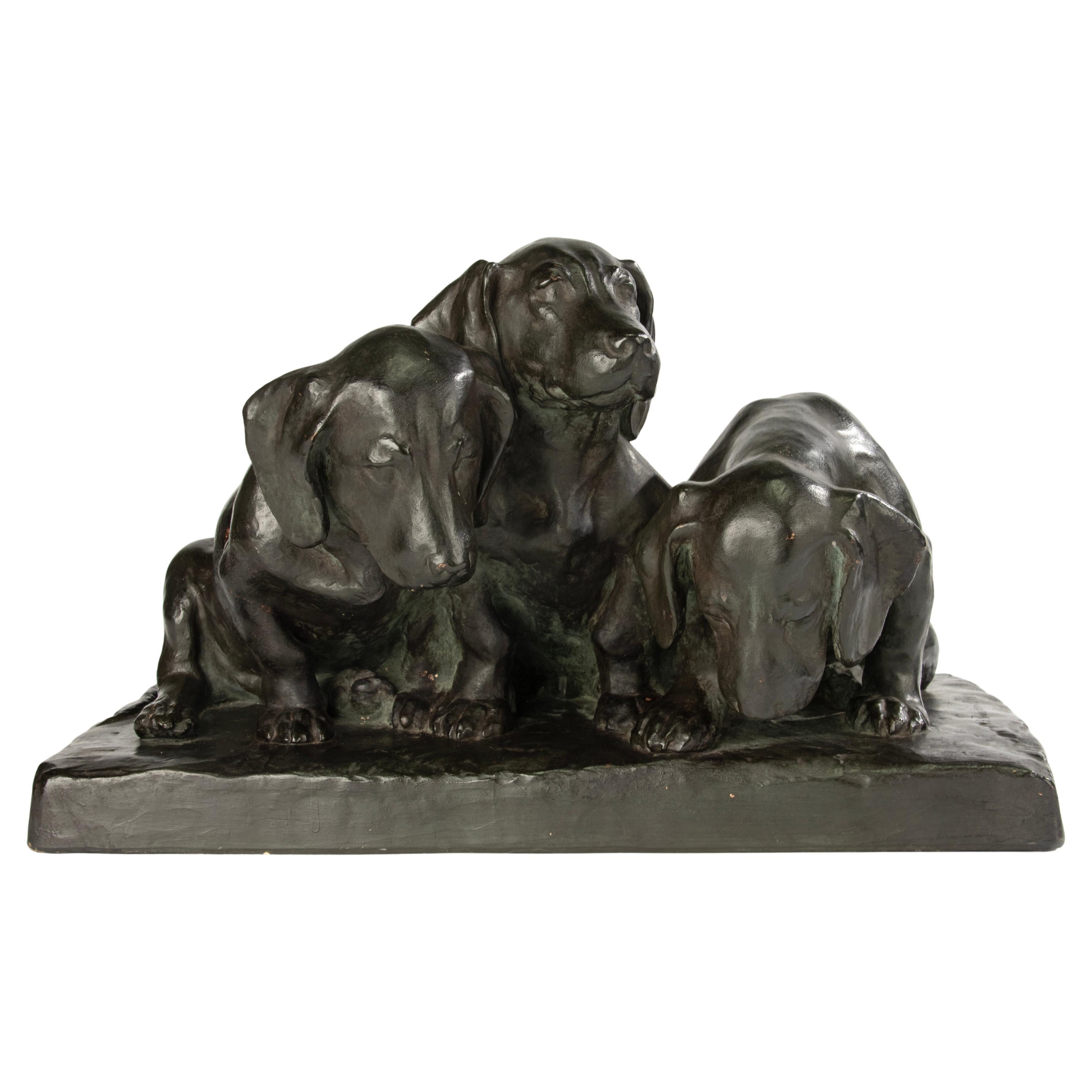 Welpe Skulptur des frühen 20. Jahrhunderts - Jenny von Barry Poussin Ott -Terracotta im Angebot