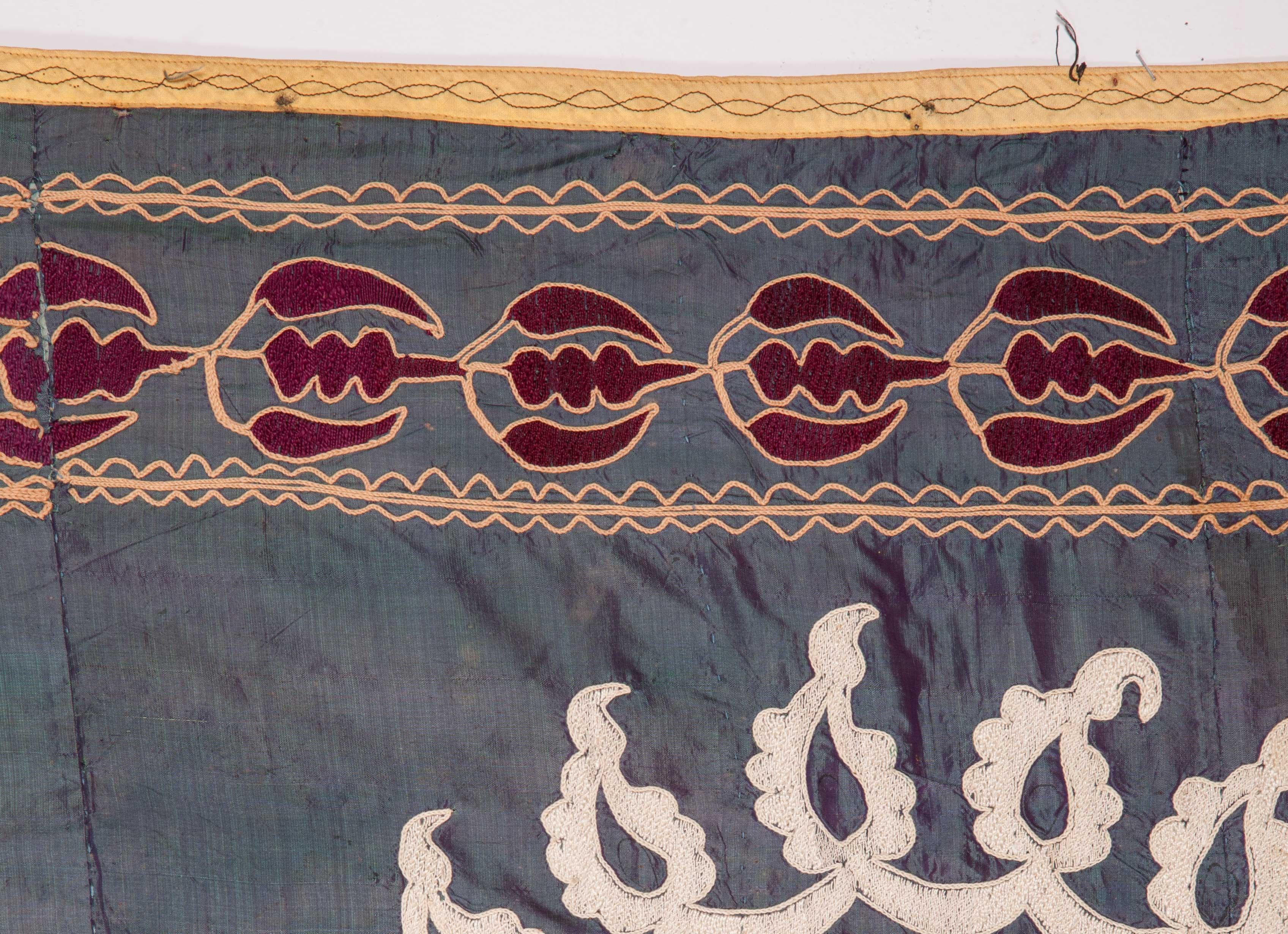 Early 20th Century Pure Silk Suzani from Uzbekistan, Central Asia For Sale 1