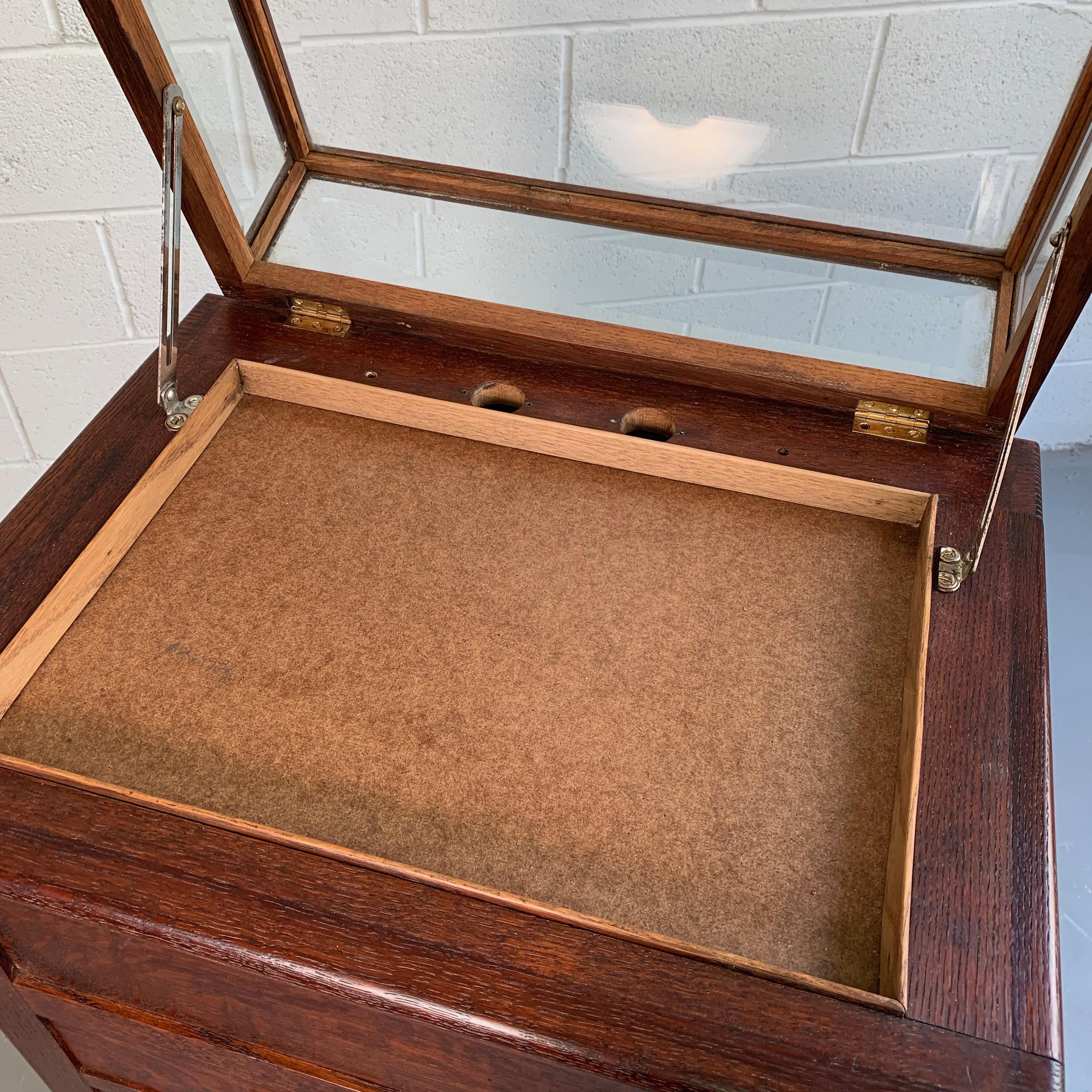 Early 20th Century Quarter Sawn Oak Display Case Cabinet 1