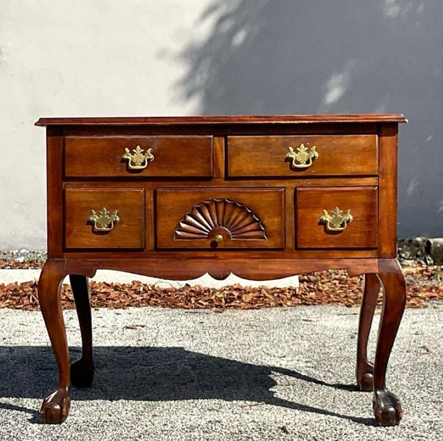 Early 20th Century Queen Anne Lowboy In Good Condition For Sale In west palm beach, FL