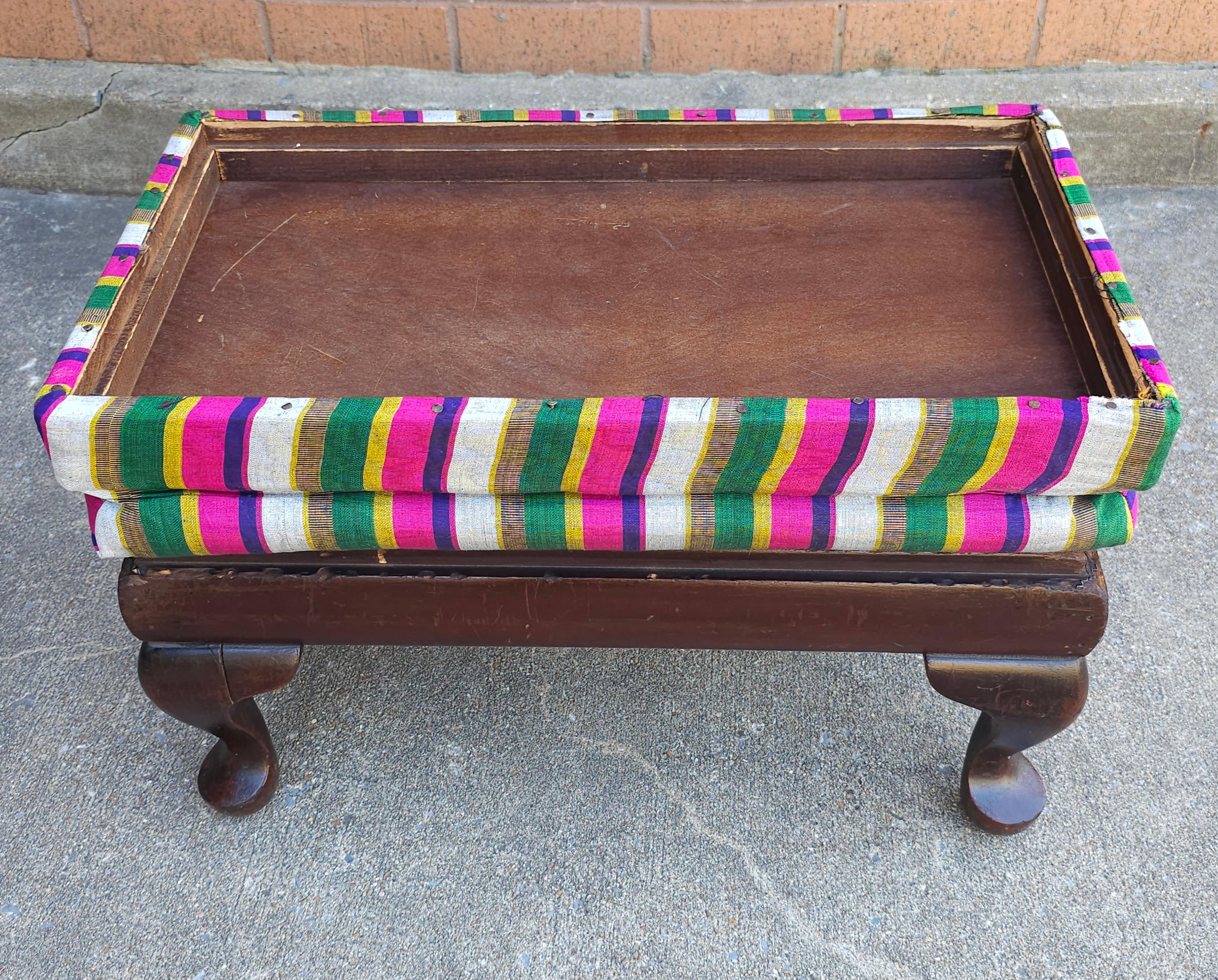 Early 20th Century Queen Anne Mahogany and Upholstered Storage Foot Stool In Good Condition For Sale In Germantown, MD