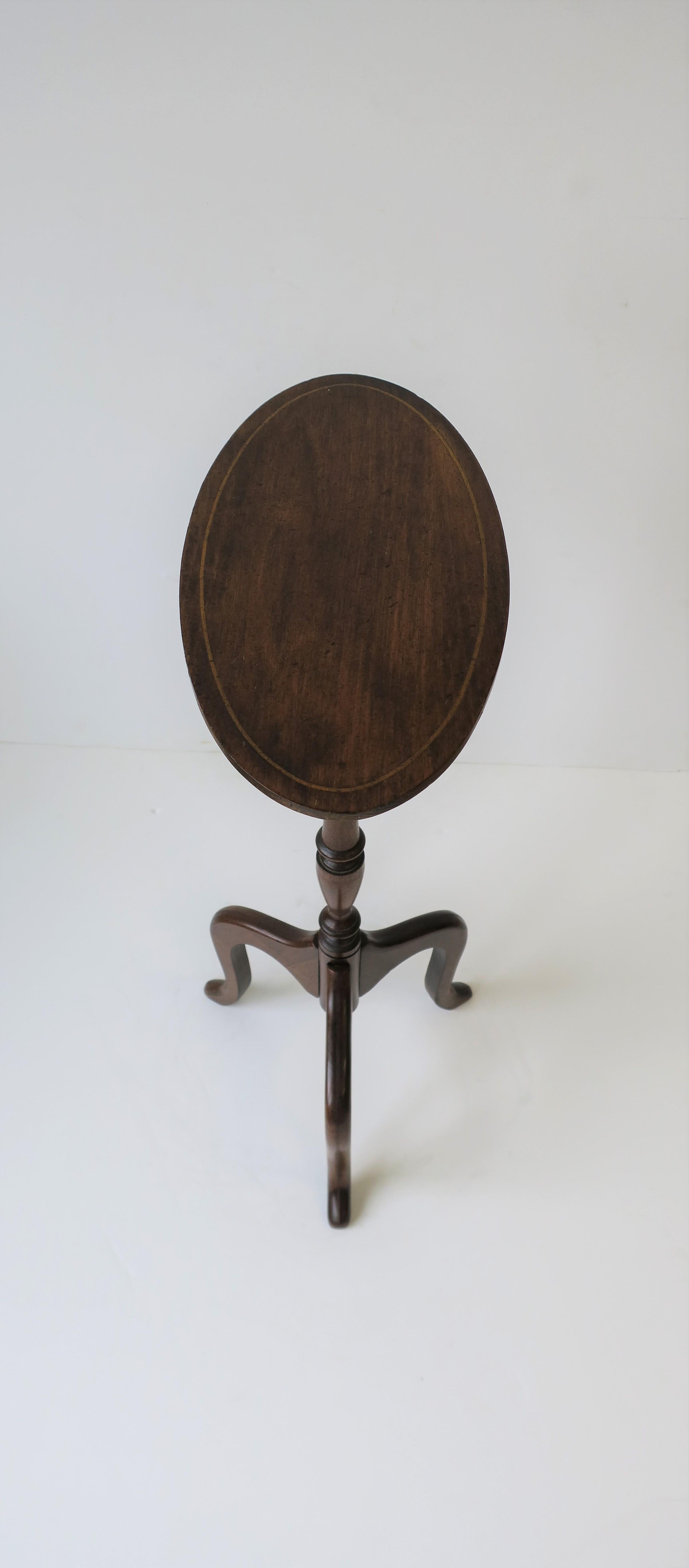 Early 20th Century Queen Anne Mahogany Tilt-Top Side Table 7