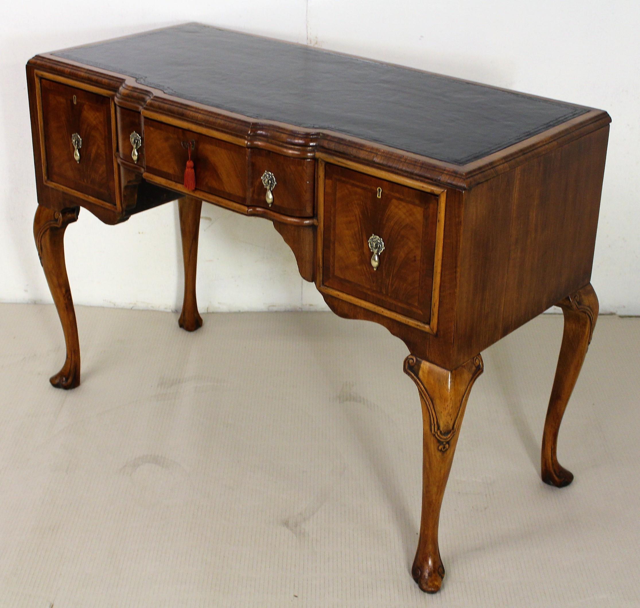 Early 20th Century Queen Anne Style Burr Walnut Writing Table 8