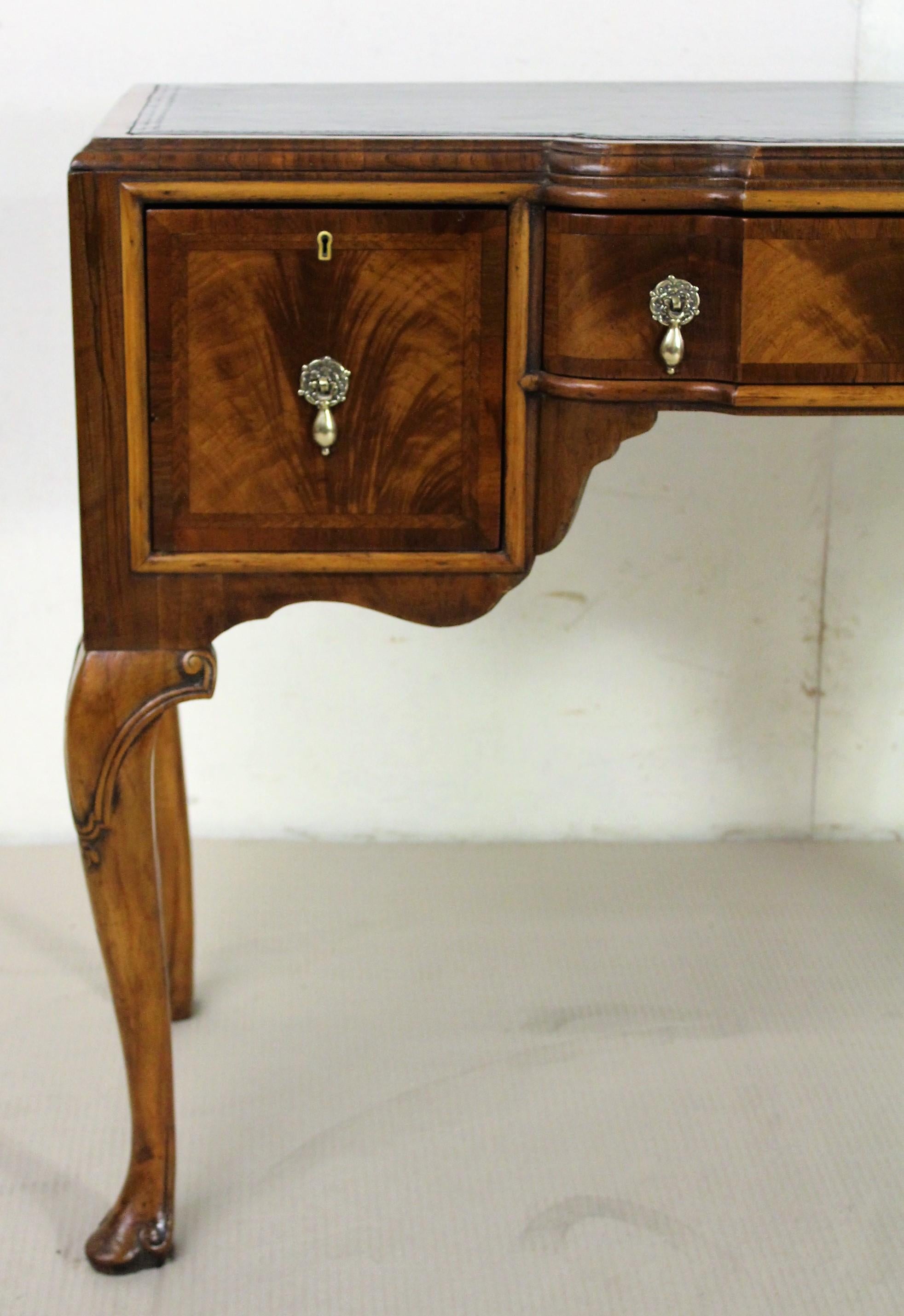 Early 20th Century Queen Anne Style Burr Walnut Writing Table In Good Condition In Poling, West Sussex