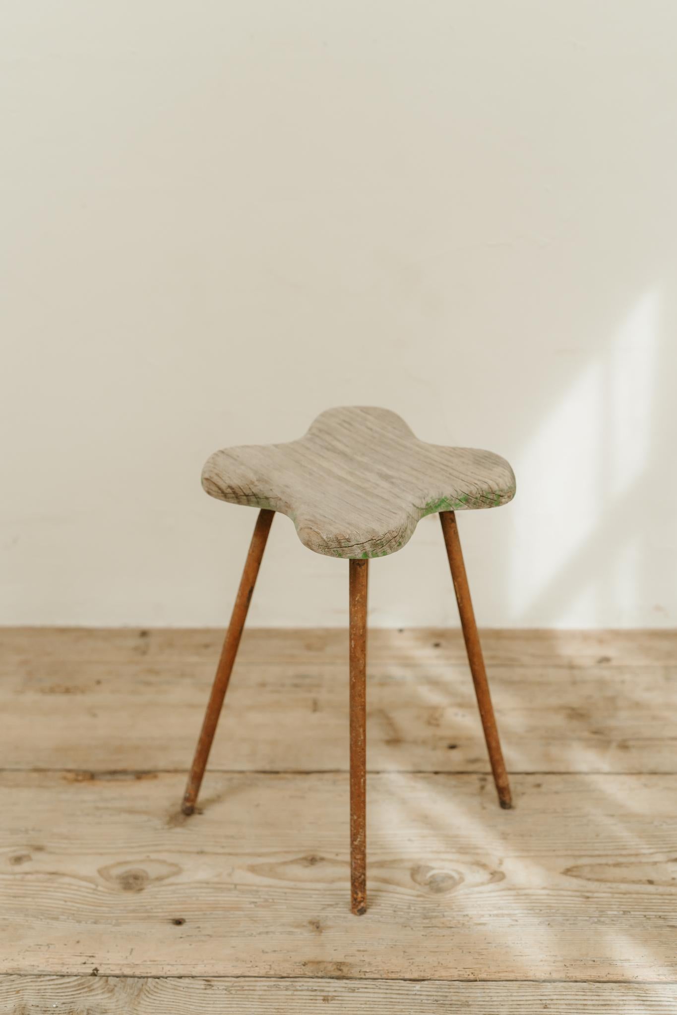 Français début du 20e siècle tabouret excentrique ... en vente