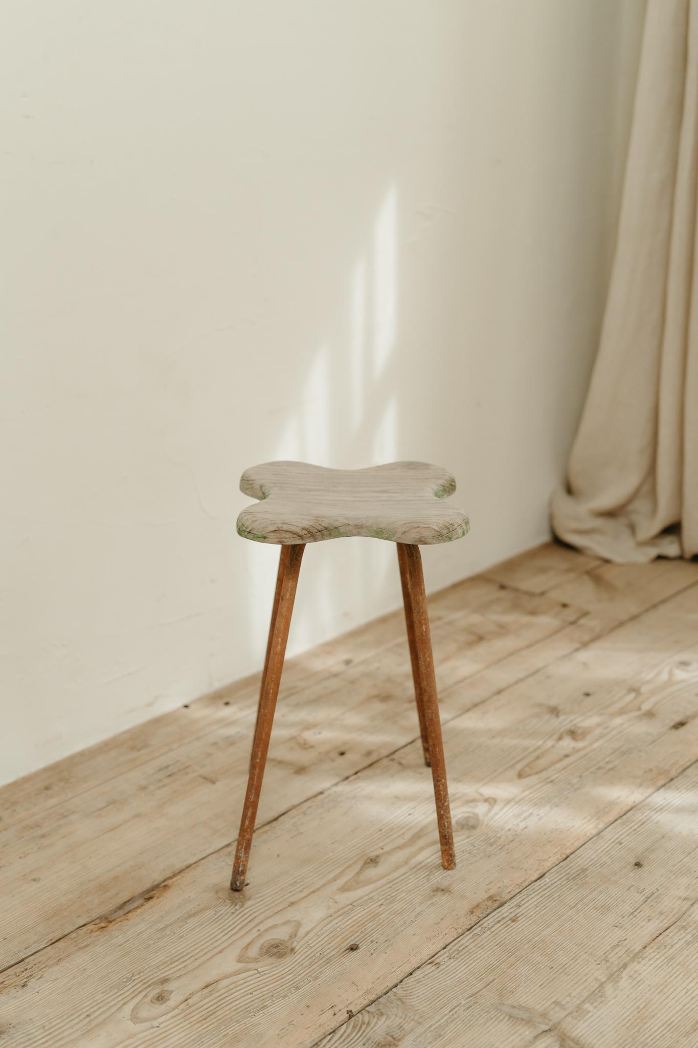 début du 20e siècle tabouret excentrique ... Bon état - En vente à Brecht, BE