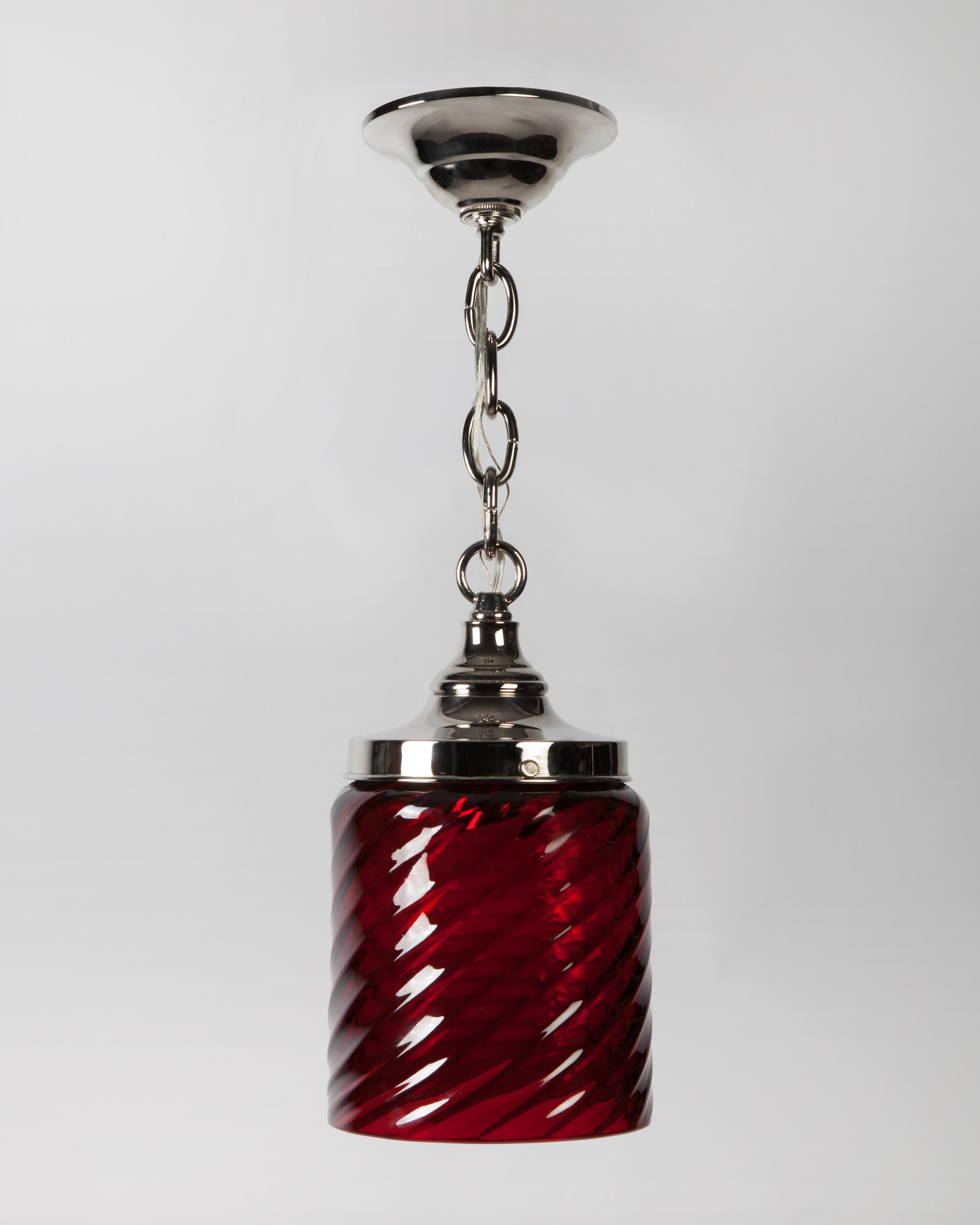  Nickel-Pendelleuchte mit rotem mundgeblasenem, Wirbelmuster-Glaszylinder, um 1900 im Zustand „Gut“ im Angebot in New York, NY