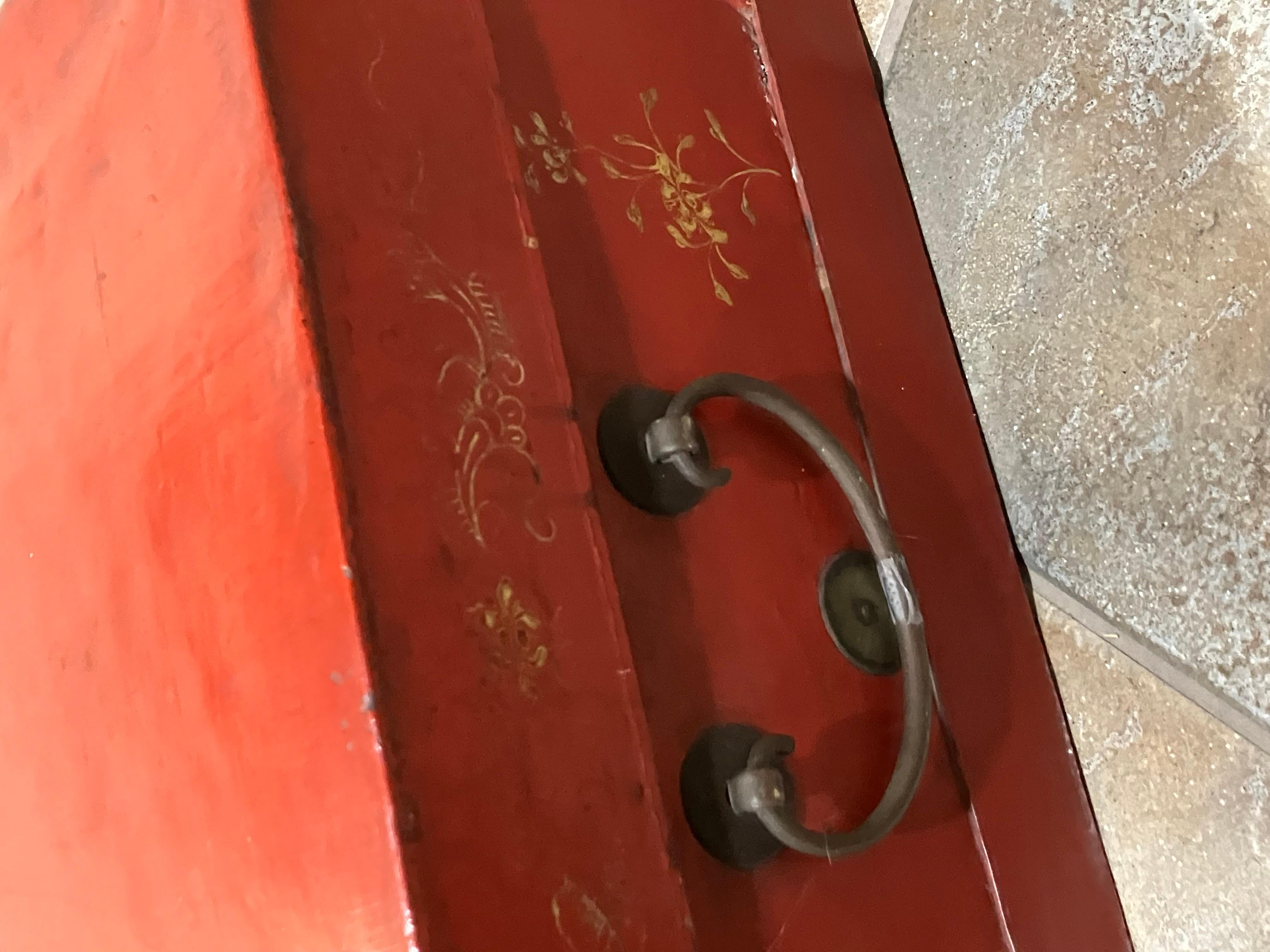 Early 20th Century Red Lacquered Chinese Trunk with Brass Hardware In Good Condition For Sale In Winnetka, IL