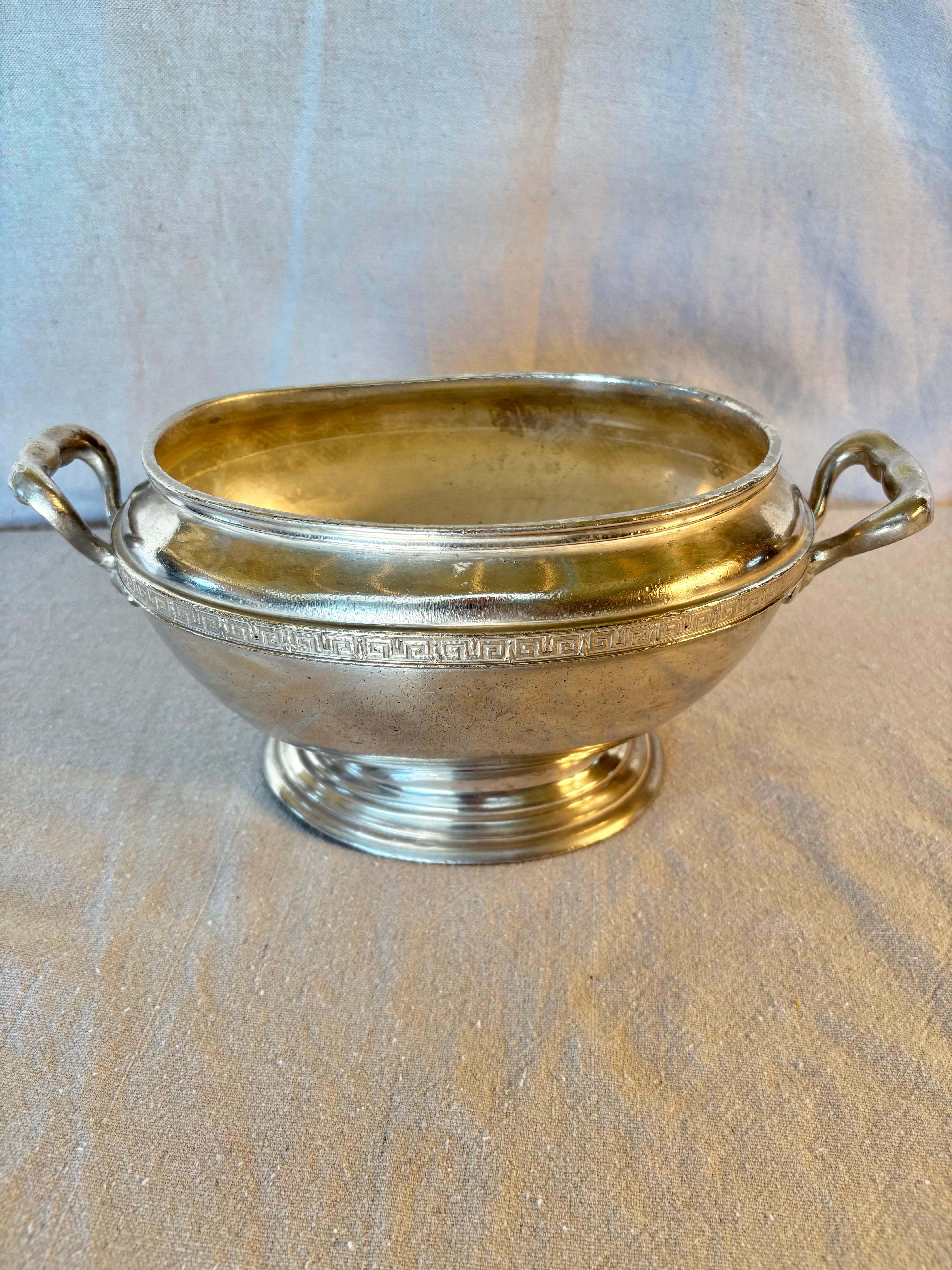 Hand-Crafted Early 20th Century Reed & Barton Orrington Hotel Silver Silverplate Tureen For Sale