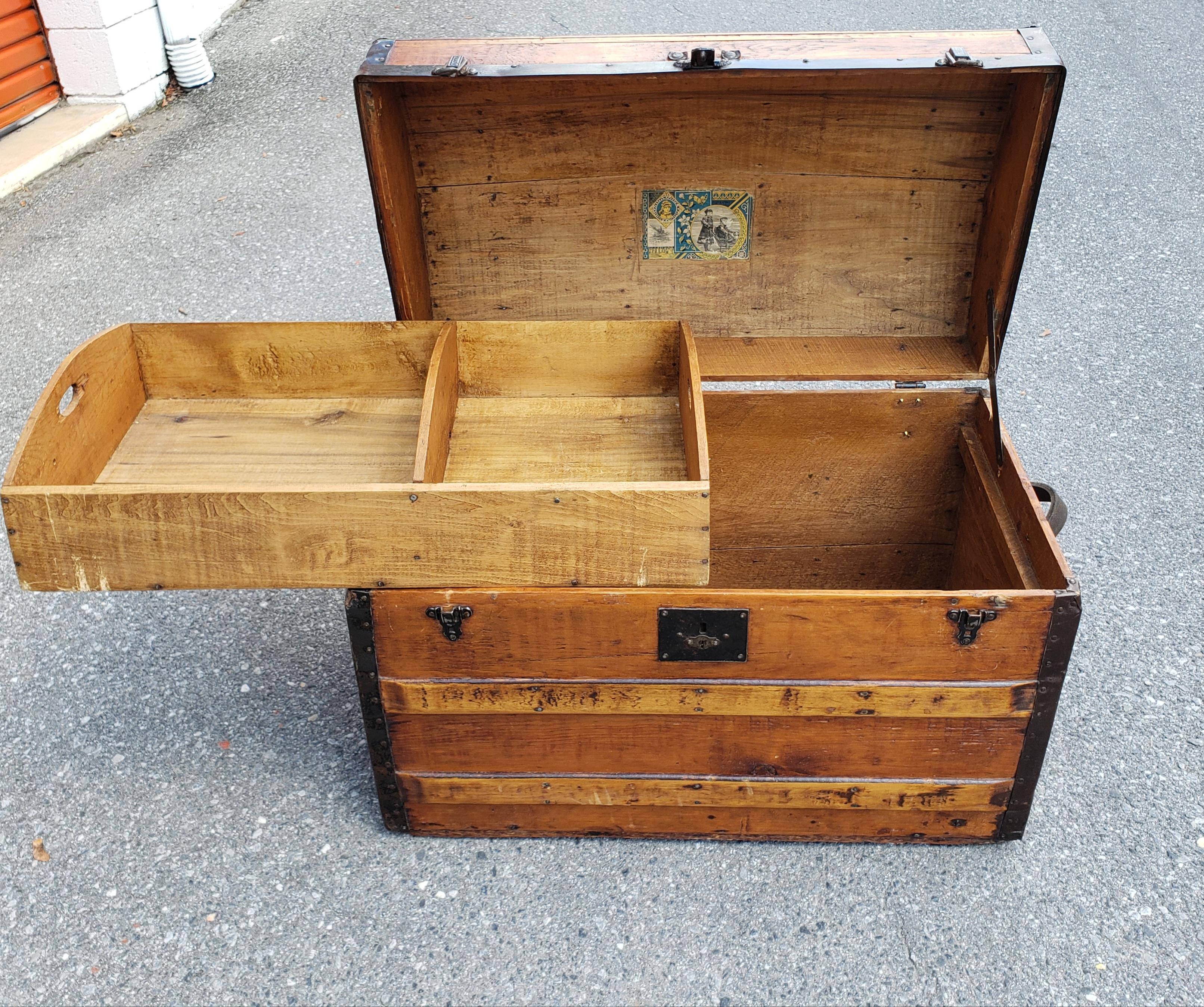 Early 20th Century Refinished American Rolling Pine Blanket Chest Storage Trunk In Good Condition For Sale In Germantown, MD