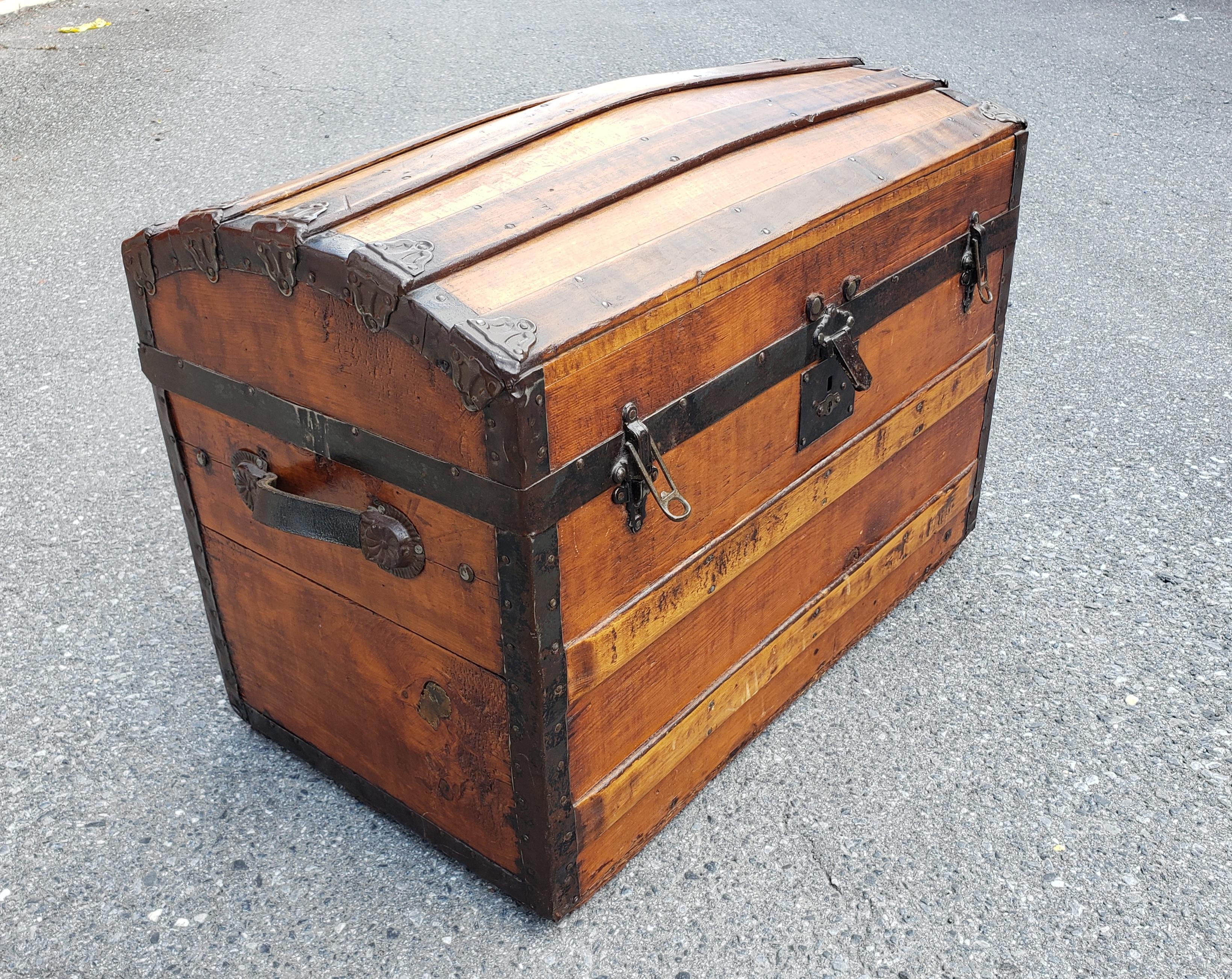 Early 20th Century Refinished American Rolling Pine Blanket Chest Storage Trunk For Sale 2