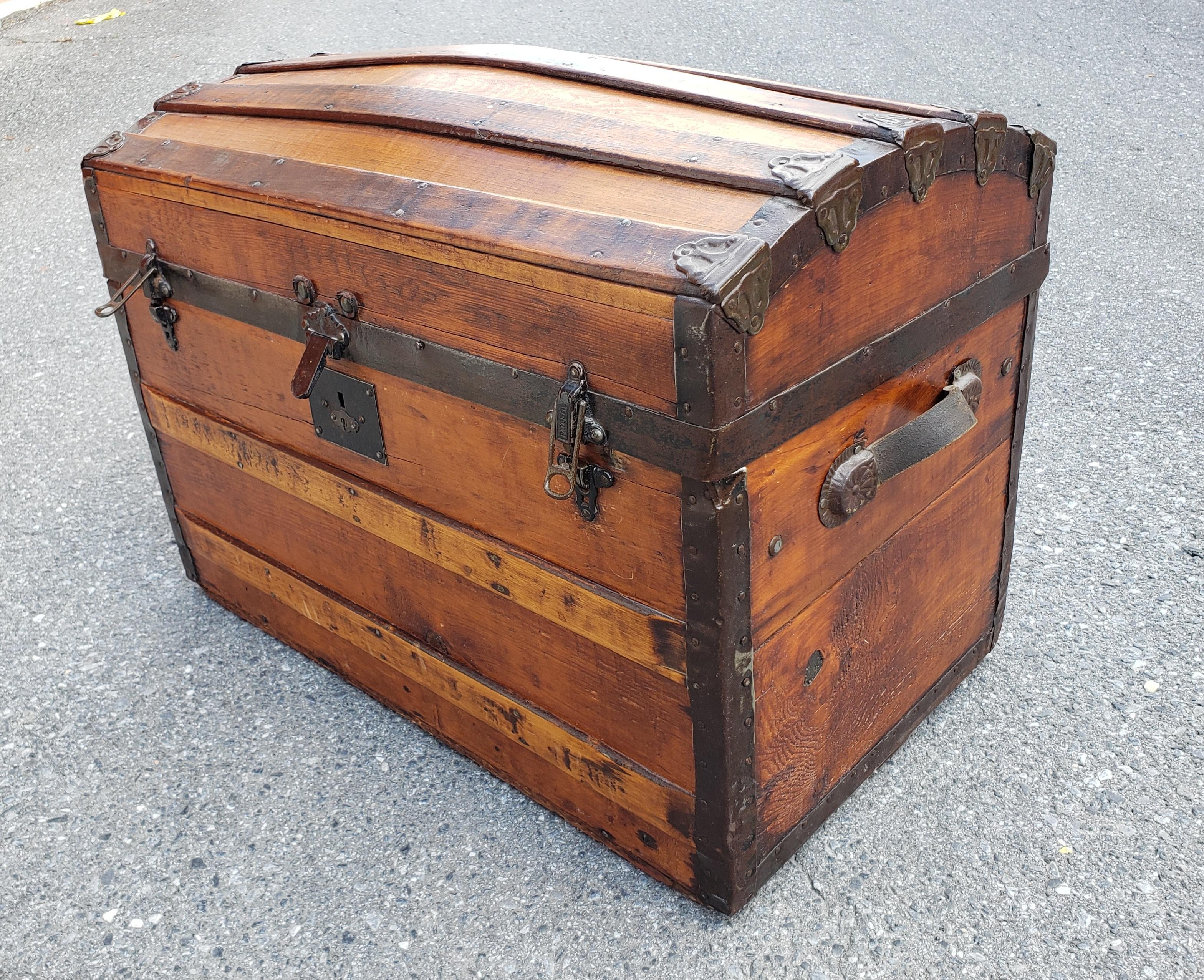 Early 20th Century Refinished American Rolling Pine Blanket Chest Storage Trunk For Sale 3