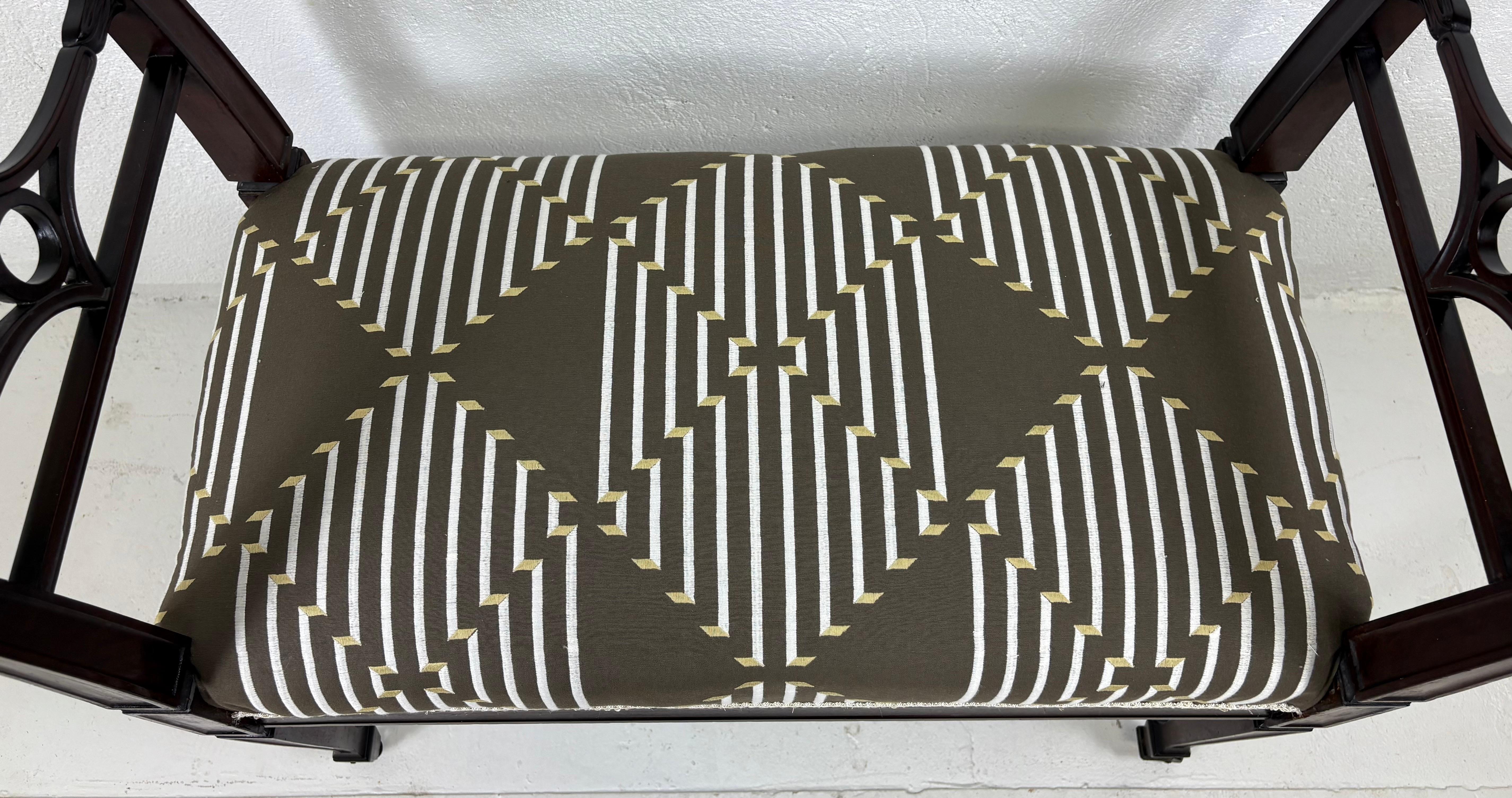 Banc rembourré d'inspiration Regency du début du 20e siècle en vente 1