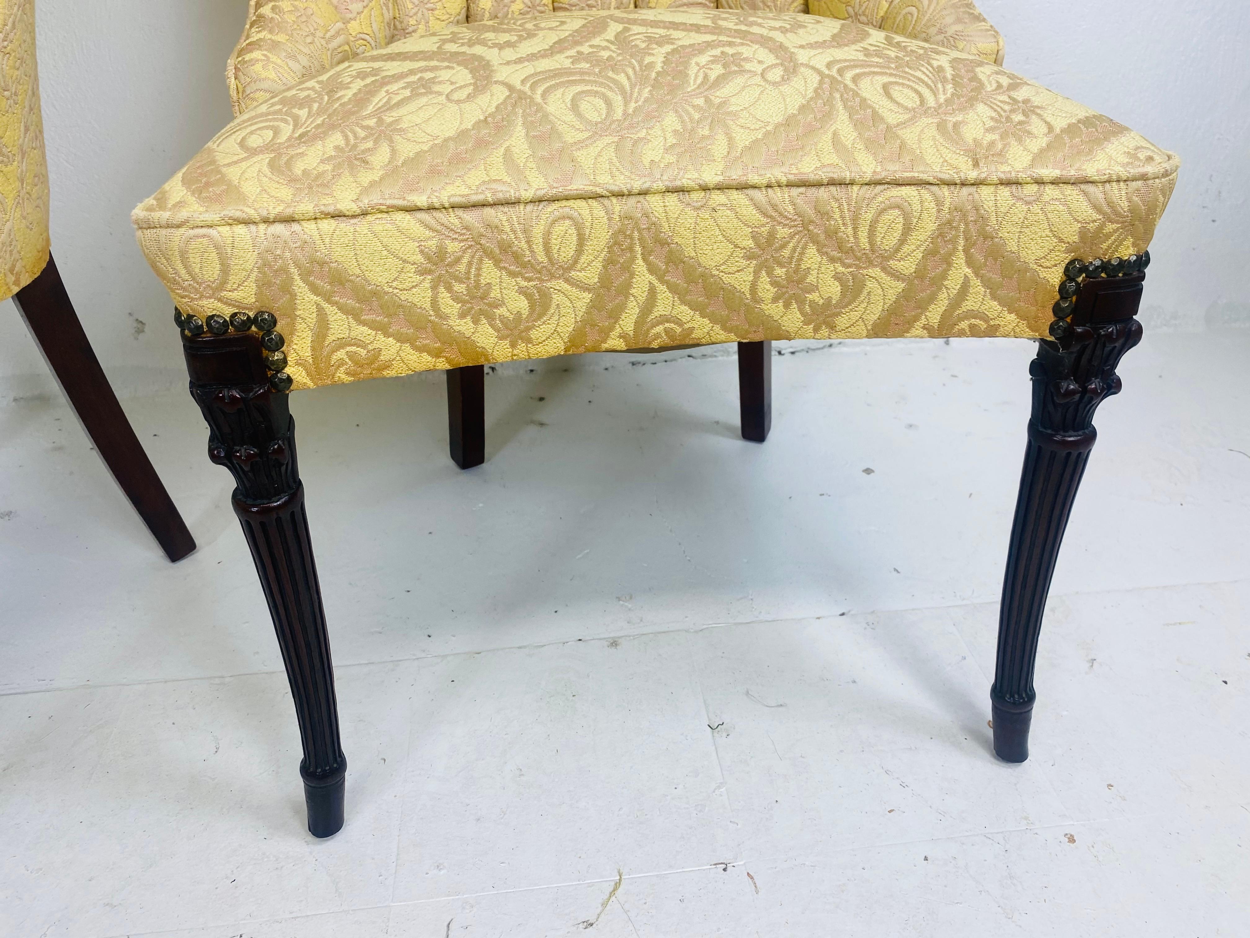 Anfang des 20. Jahrhunderts Regency-inspirierte getuftete Beistellstühle/Paar (Handgefertigt) im Angebot