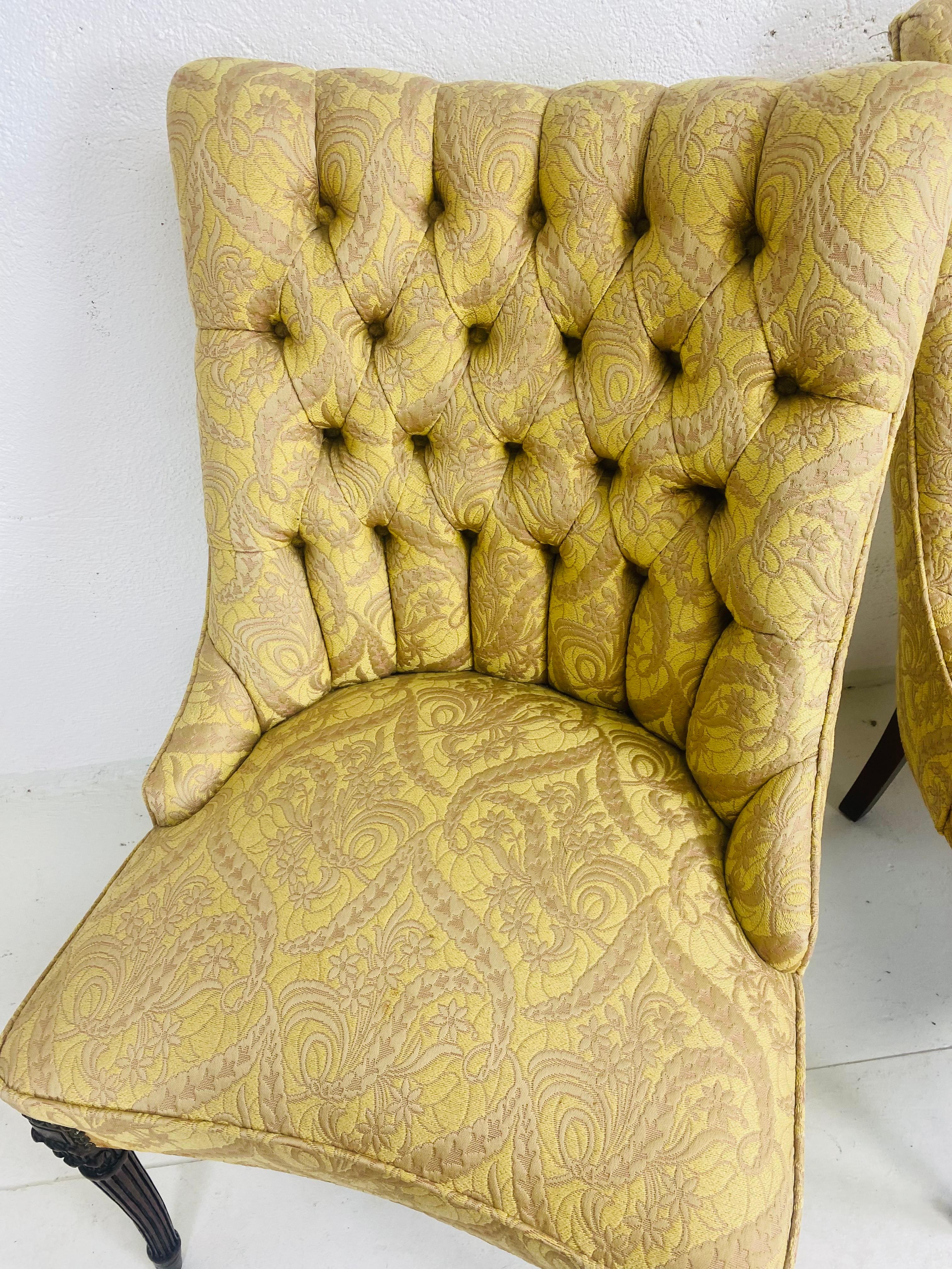 Anfang des 20. Jahrhunderts Regency-inspirierte getuftete Beistellstühle/Paar (Stoff) im Angebot