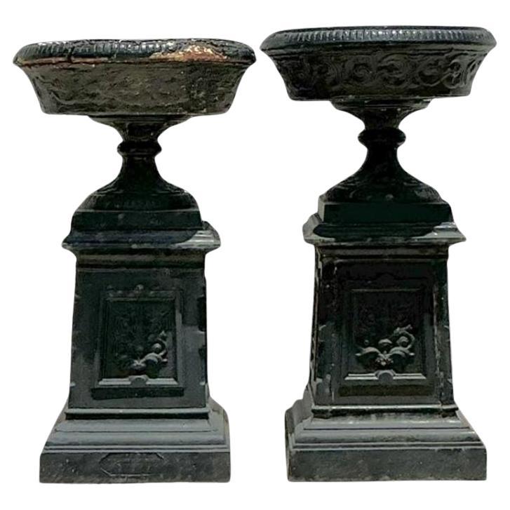Urne in ferro battuto patinato dei primi del Novecento - una coppia