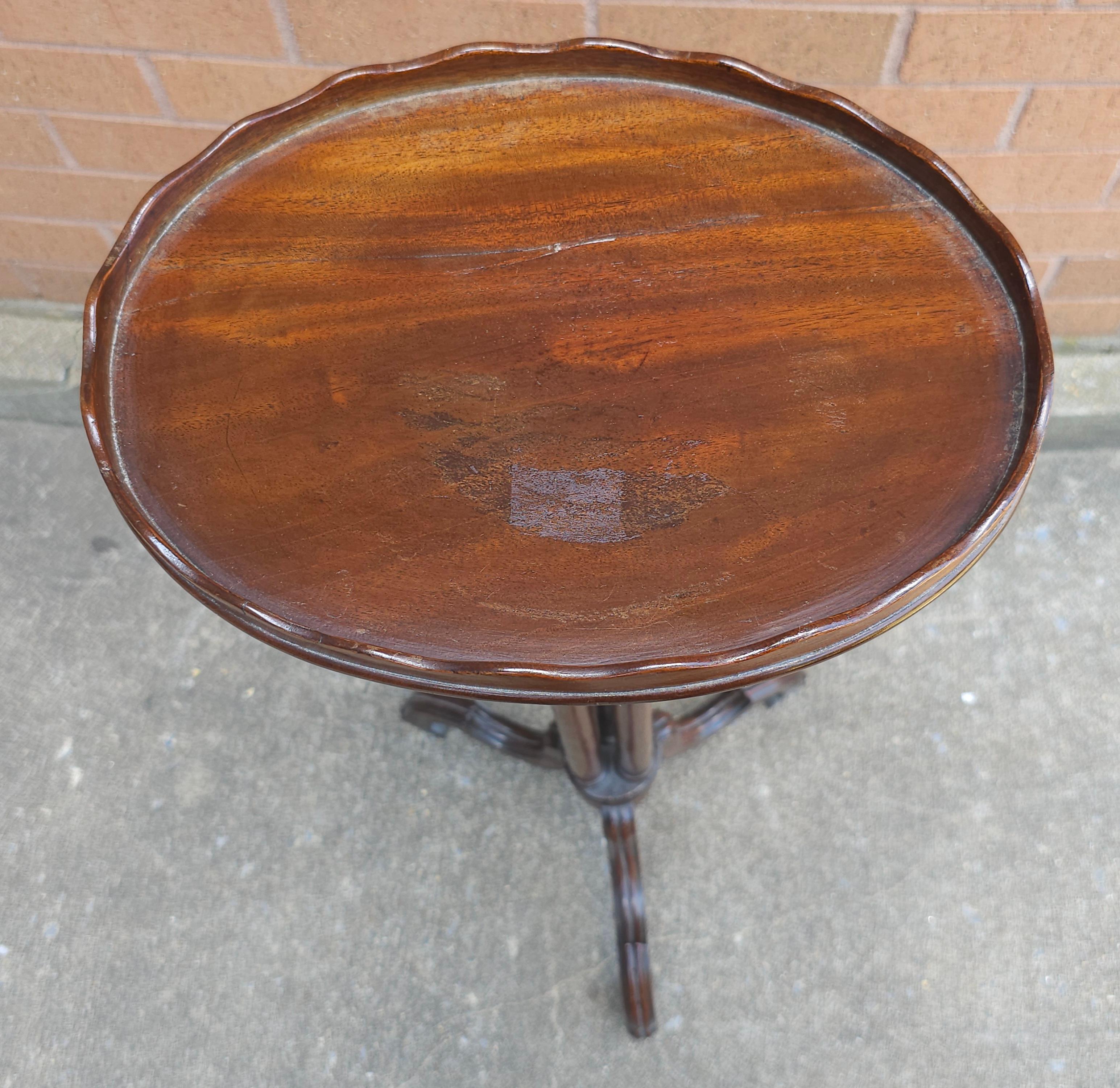 Early 20th Century Regency Style Tripod Mahogany Pedestal Plant Stand In Good Condition For Sale In Germantown, MD