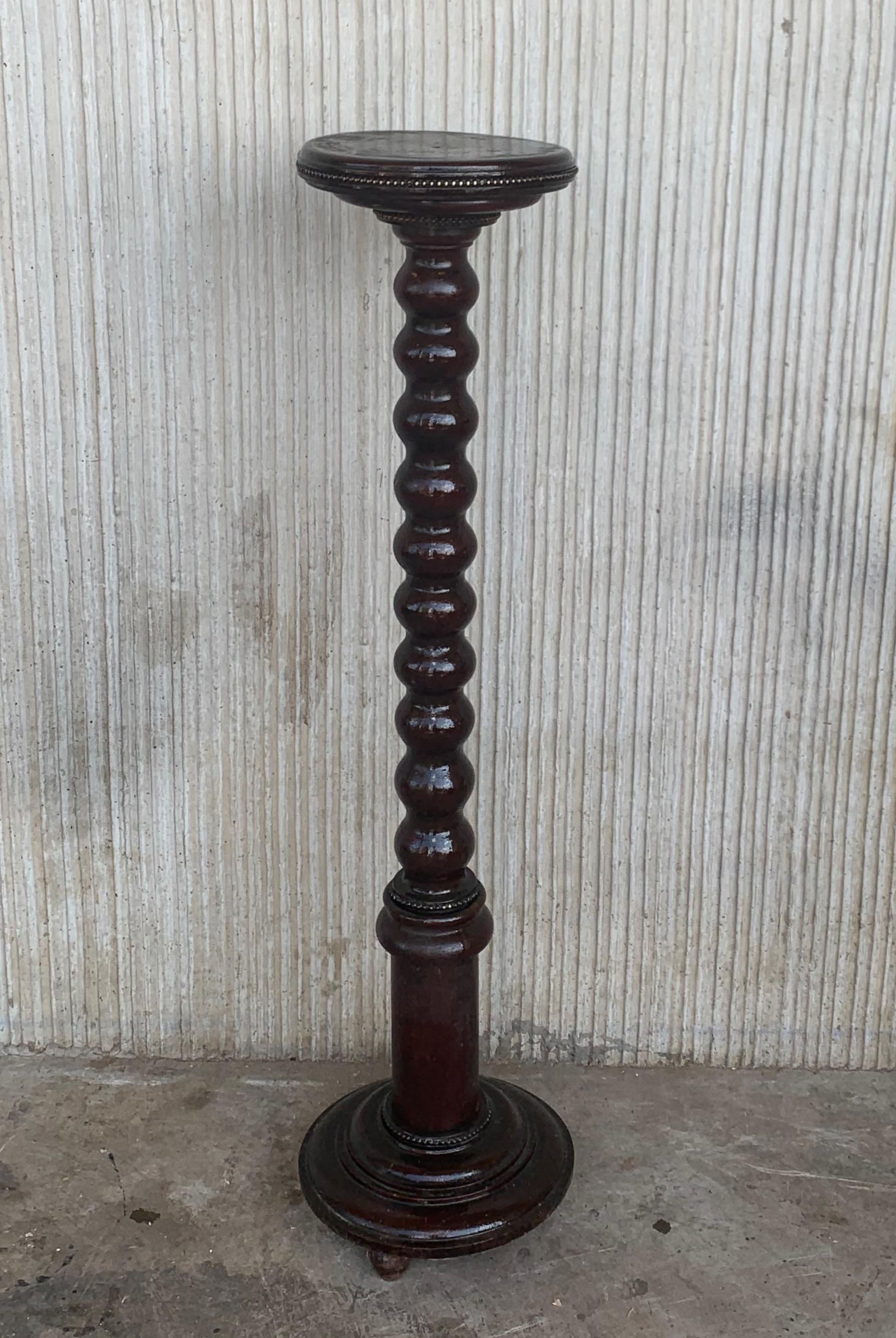 French Early 20th Century Renaissance Turned Columns Pedestals in Walnut For Sale