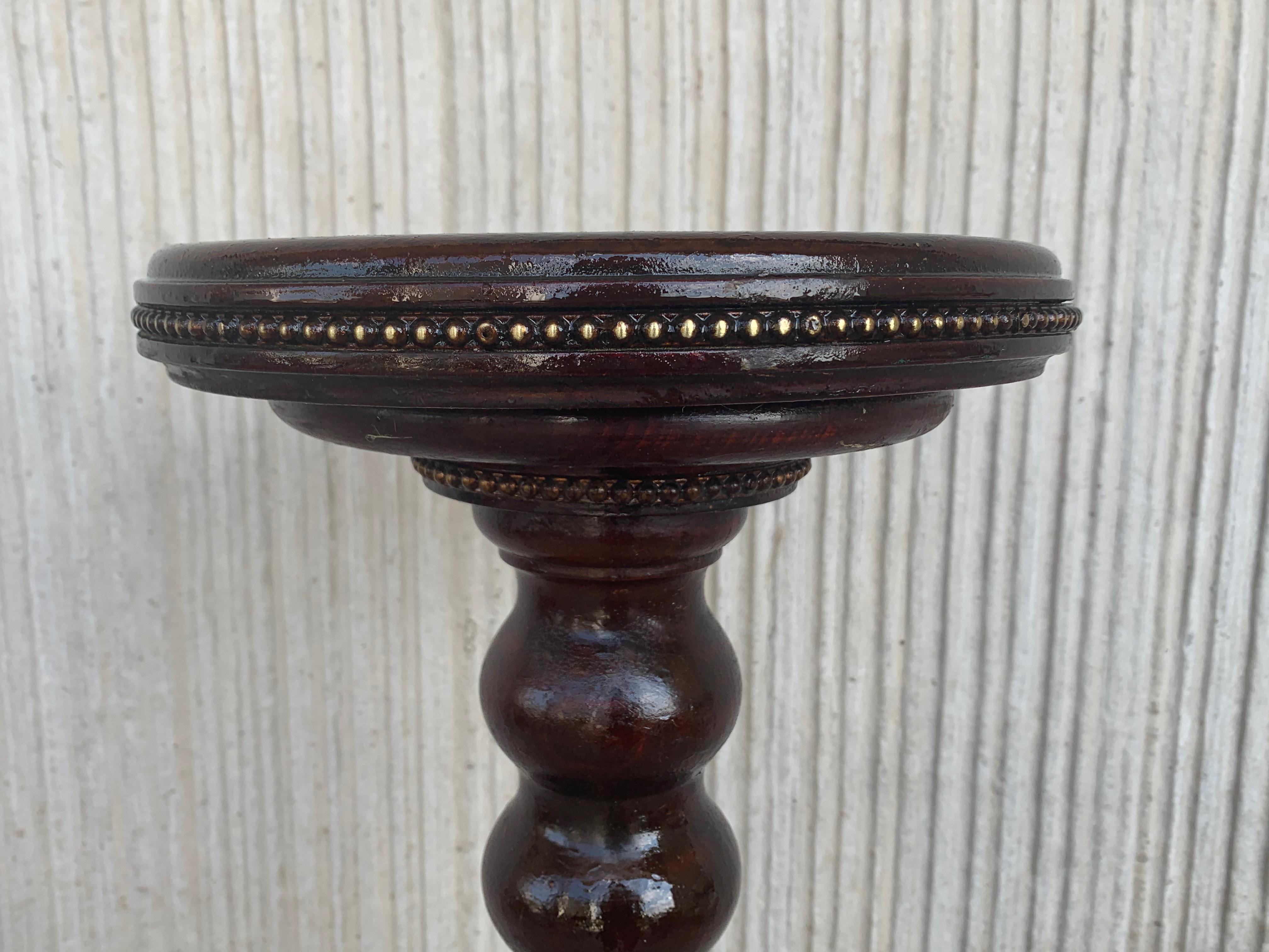 Early 20th Century Renaissance Turned Columns Pedestals in Walnut In Good Condition For Sale In Miami, FL