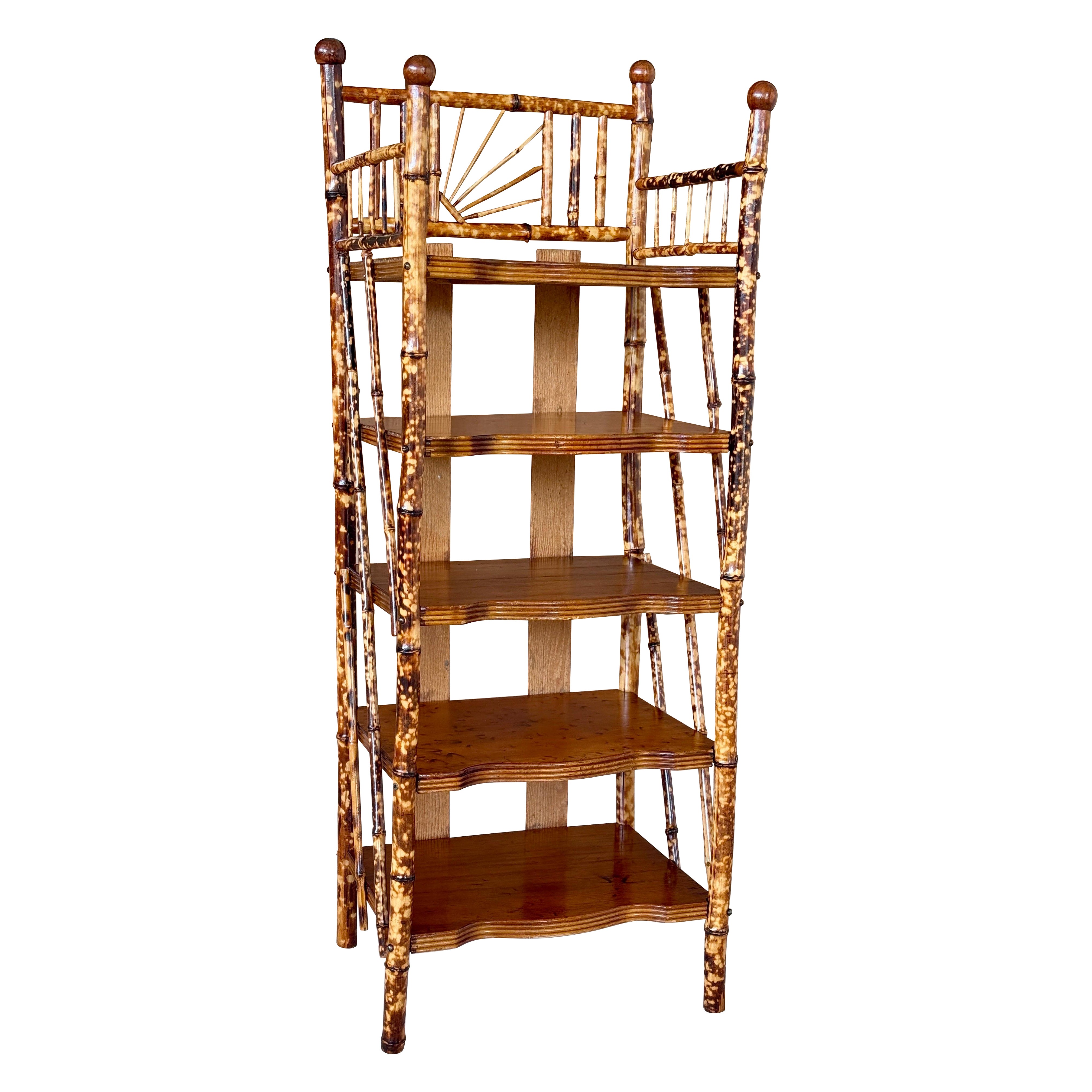 Scaffale Etagere in bambù bruciato inglese restaurato dei primi del Novecento