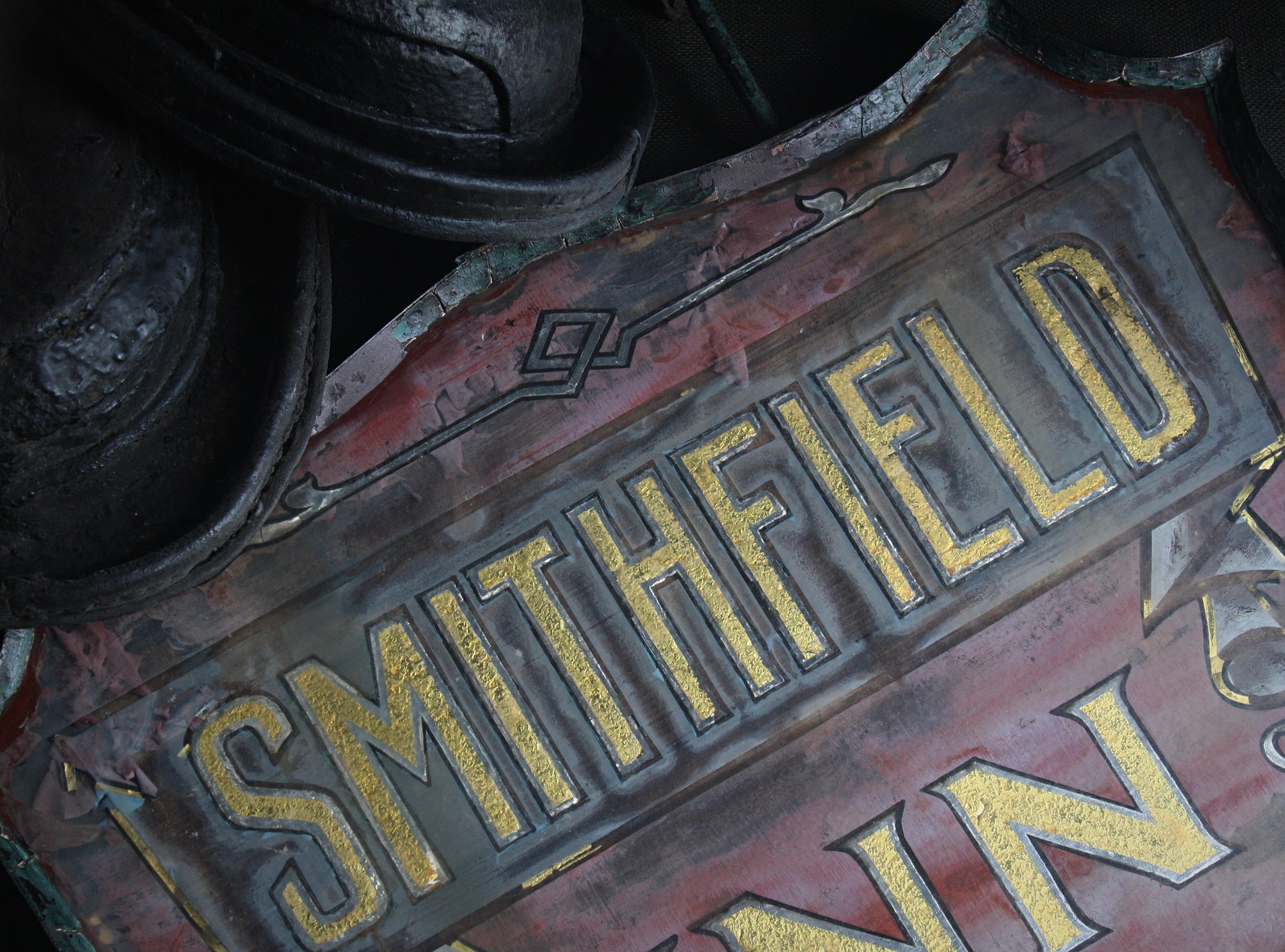 Early 20th Century Reverse Painted Glass Tavern Pub Sign Smithfield Inn 9