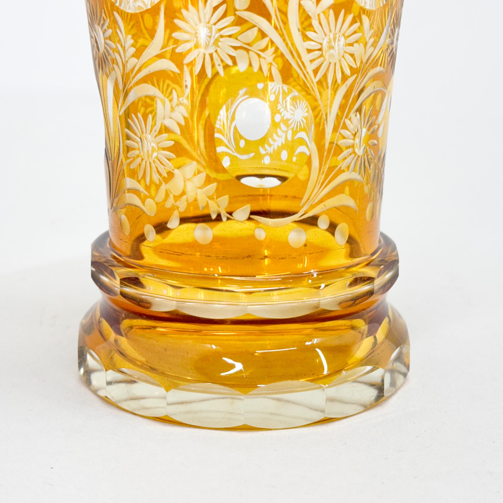 Vase richement taillé à la main, début du 20e siècle, Tchécoslovaquie en vente 2