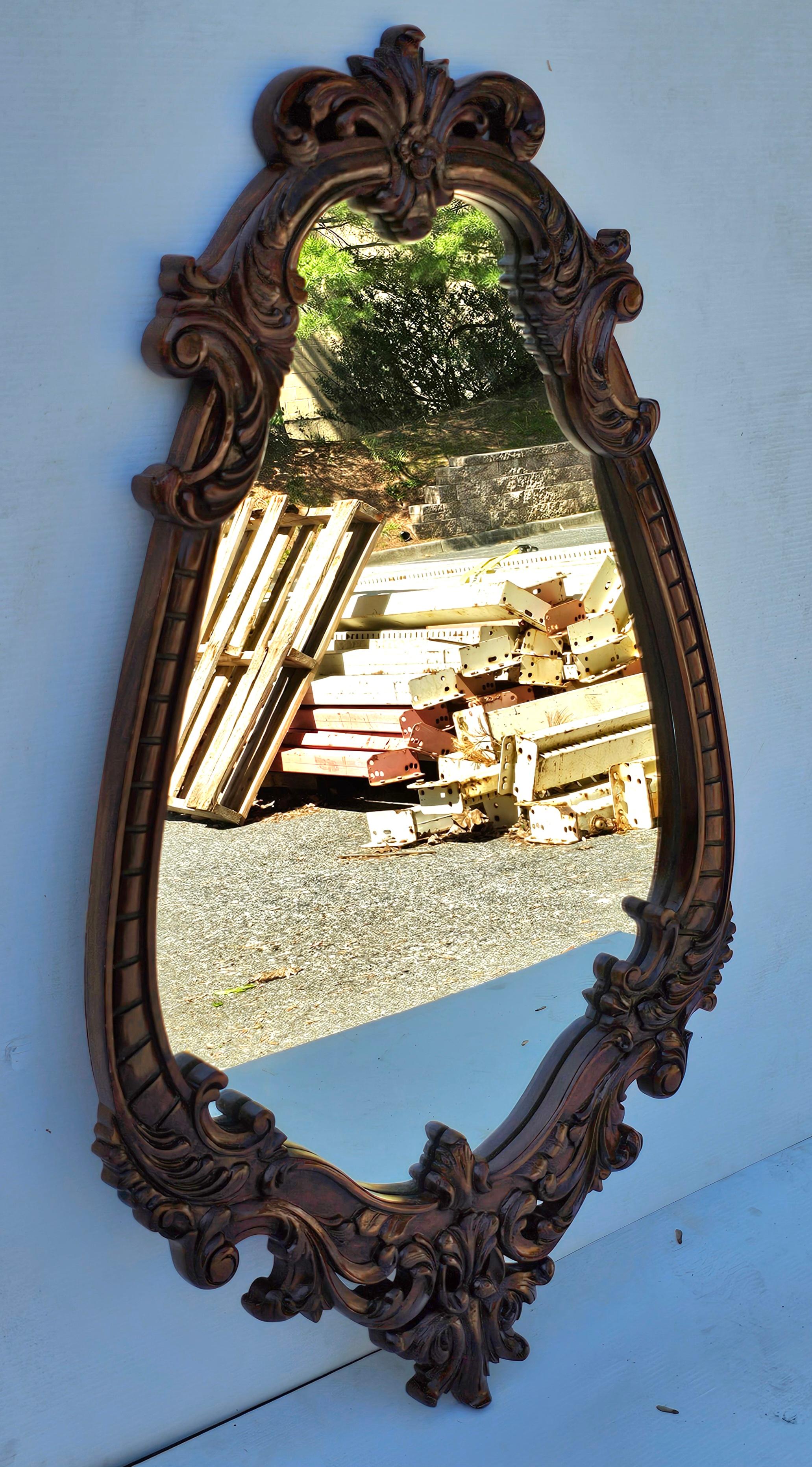Victorien Début du 20e siècle  Miroir mural à cadre en bois d'acajou sculpté de style rococo en vente