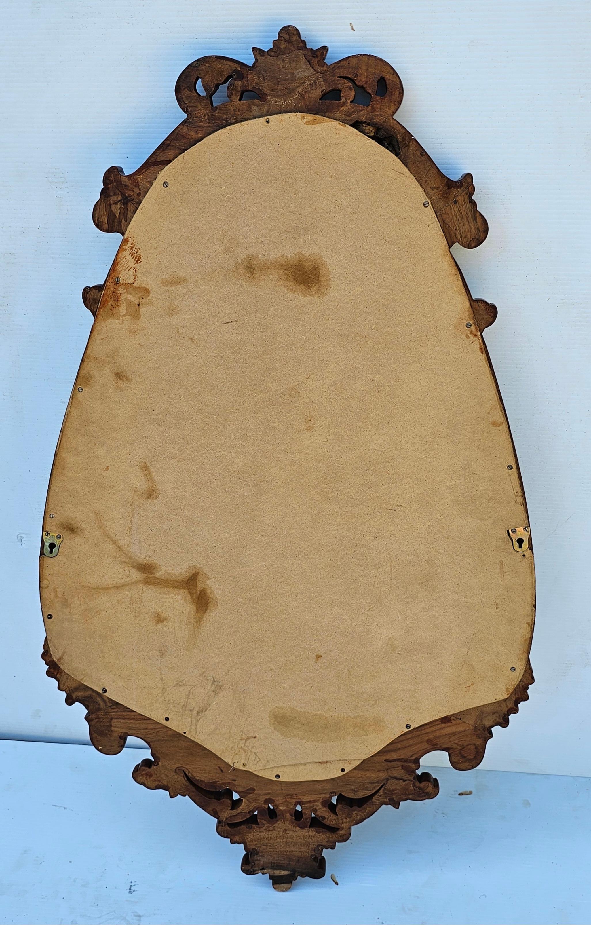 Début du 20e siècle  Miroir mural à cadre en bois d'acajou sculpté de style rococo Bon état - En vente à Germantown, MD