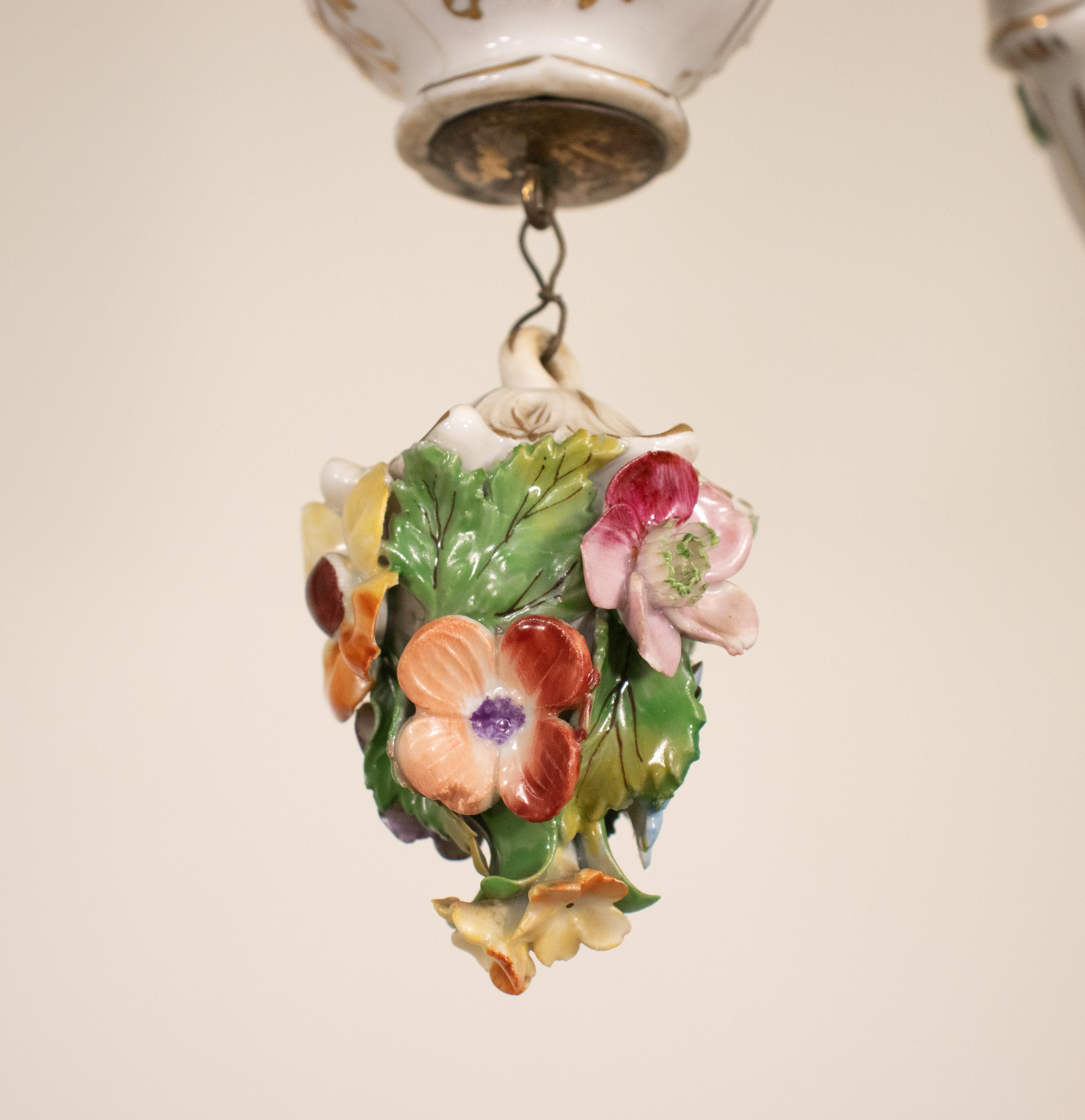 Lampadario in porcellana di Dresden in stile rococò dei primi del Novecento in vendita 2