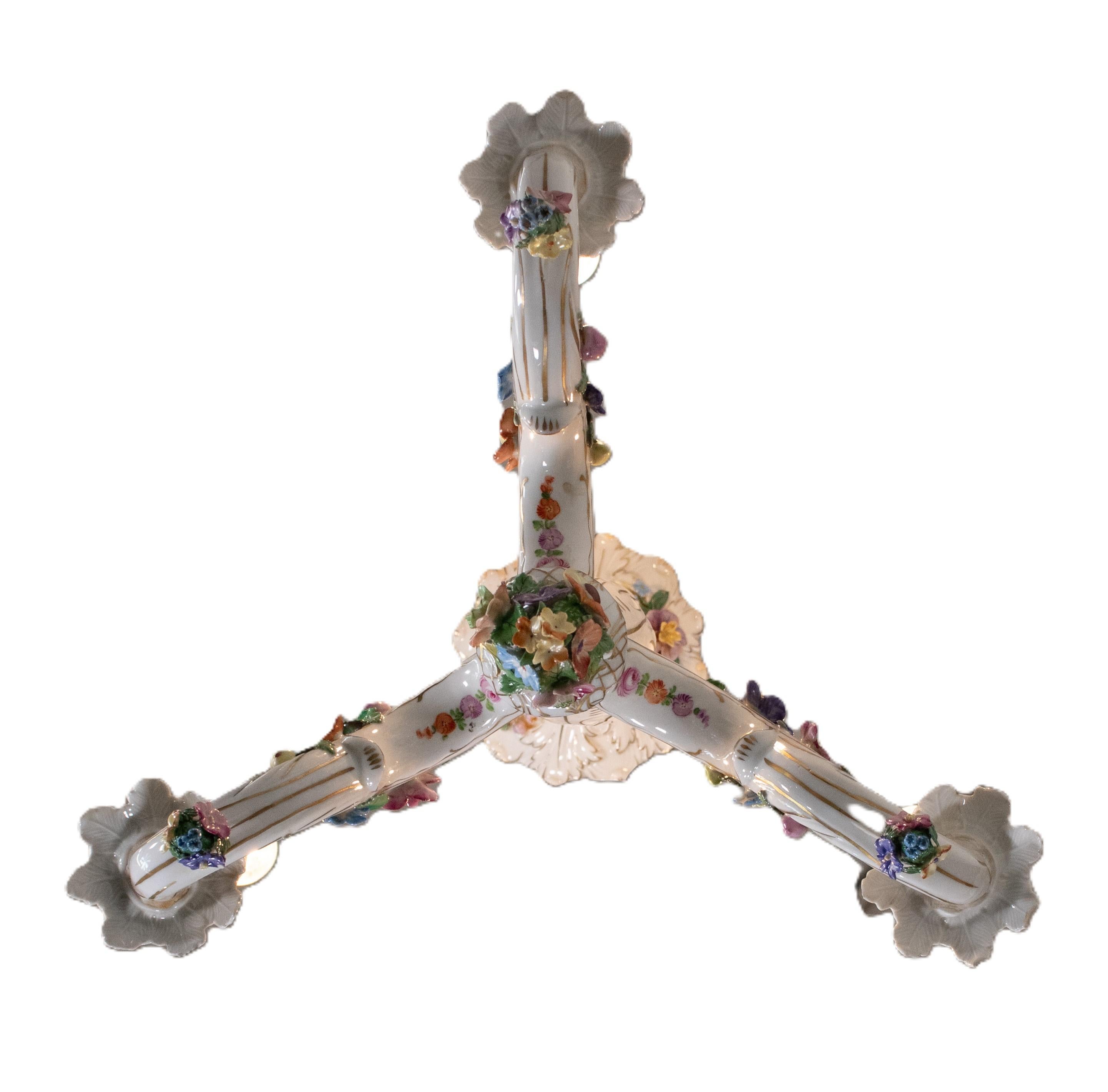 Lampadario in porcellana di Dresden in stile rococò dei primi del Novecento in vendita 4