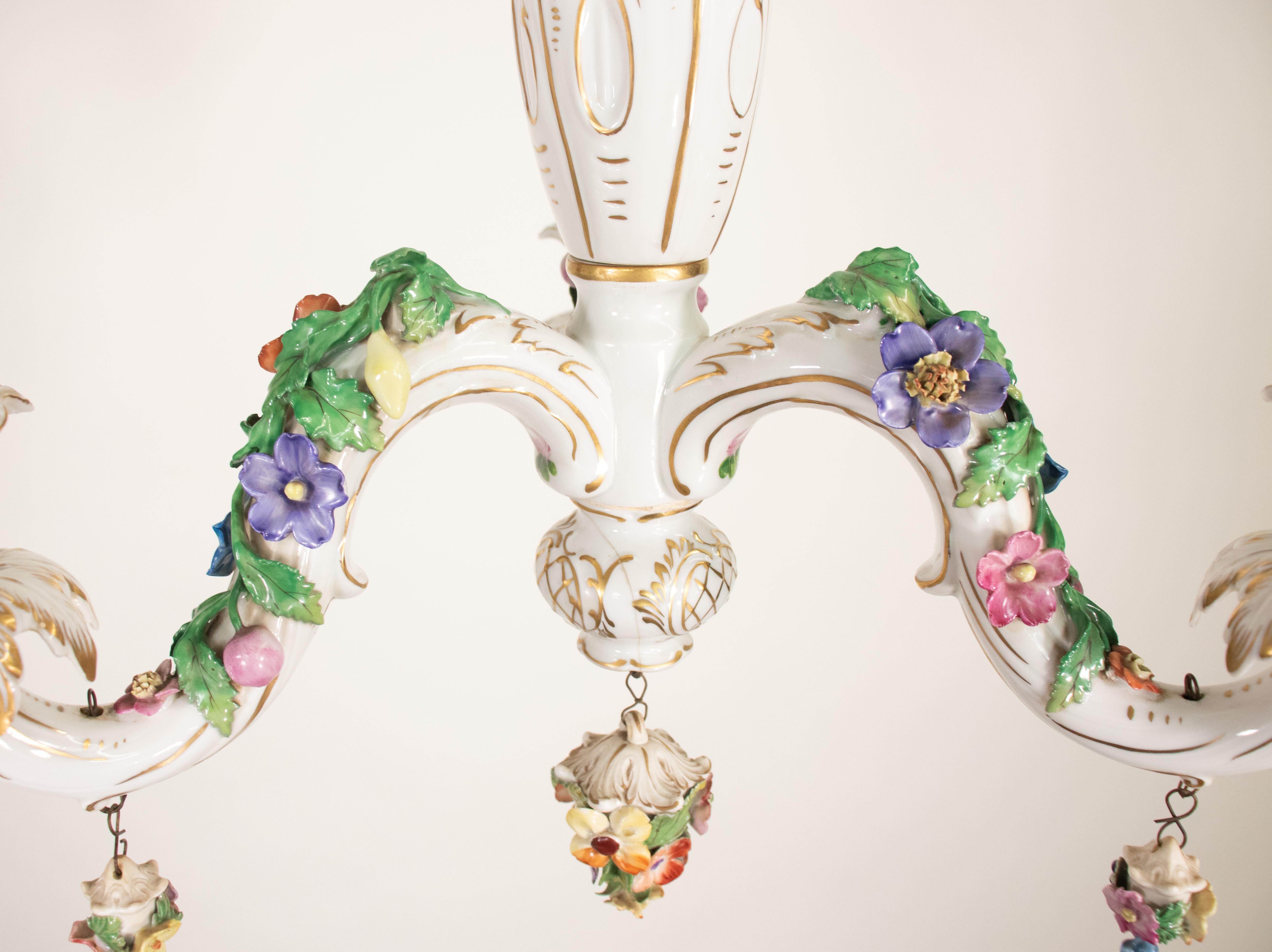Lampadario in porcellana di Dresden in stile rococò dei primi del Novecento in vendita 5