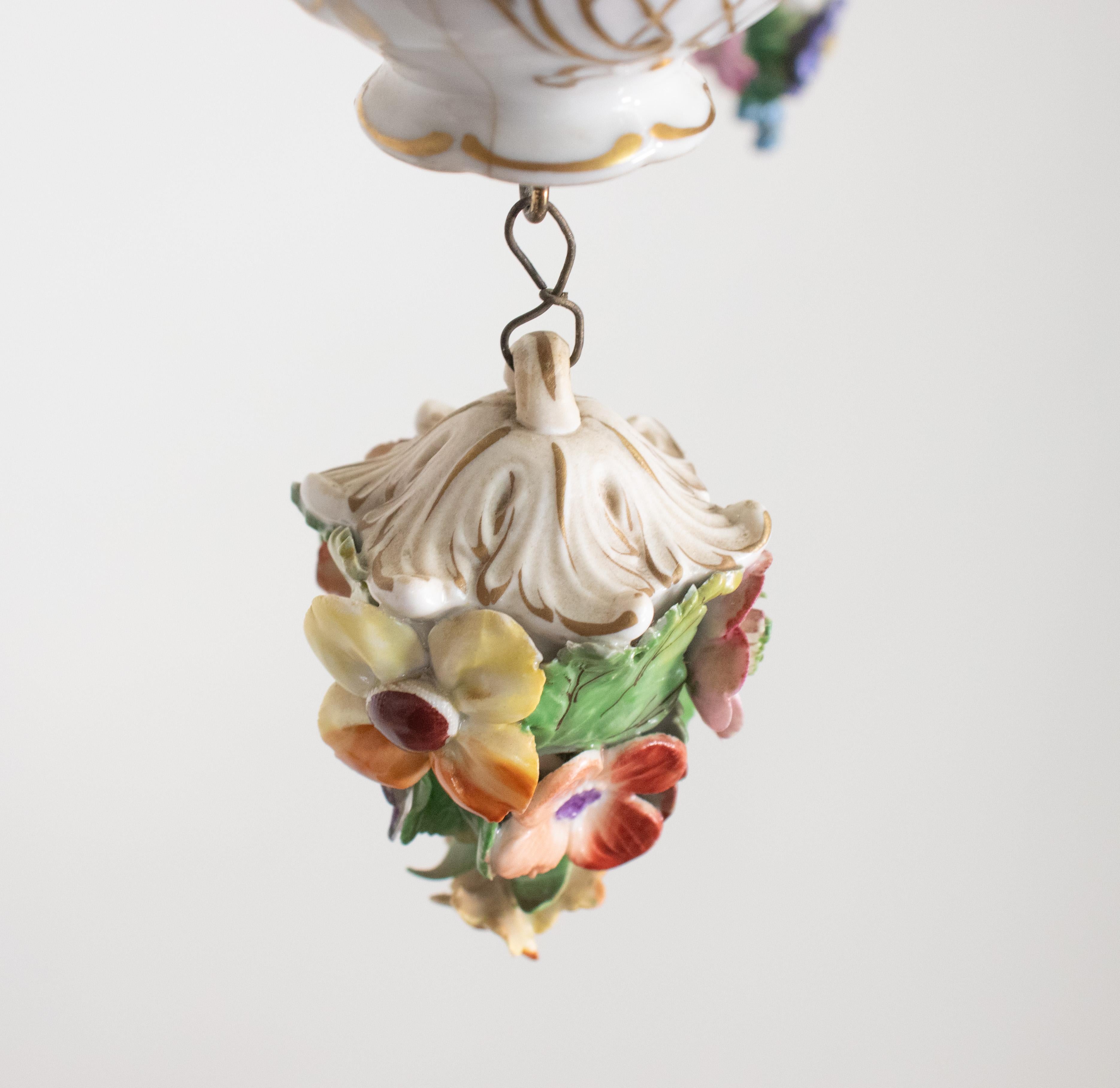 Lampadario in porcellana di Dresden in stile rococò dei primi del Novecento in vendita 1