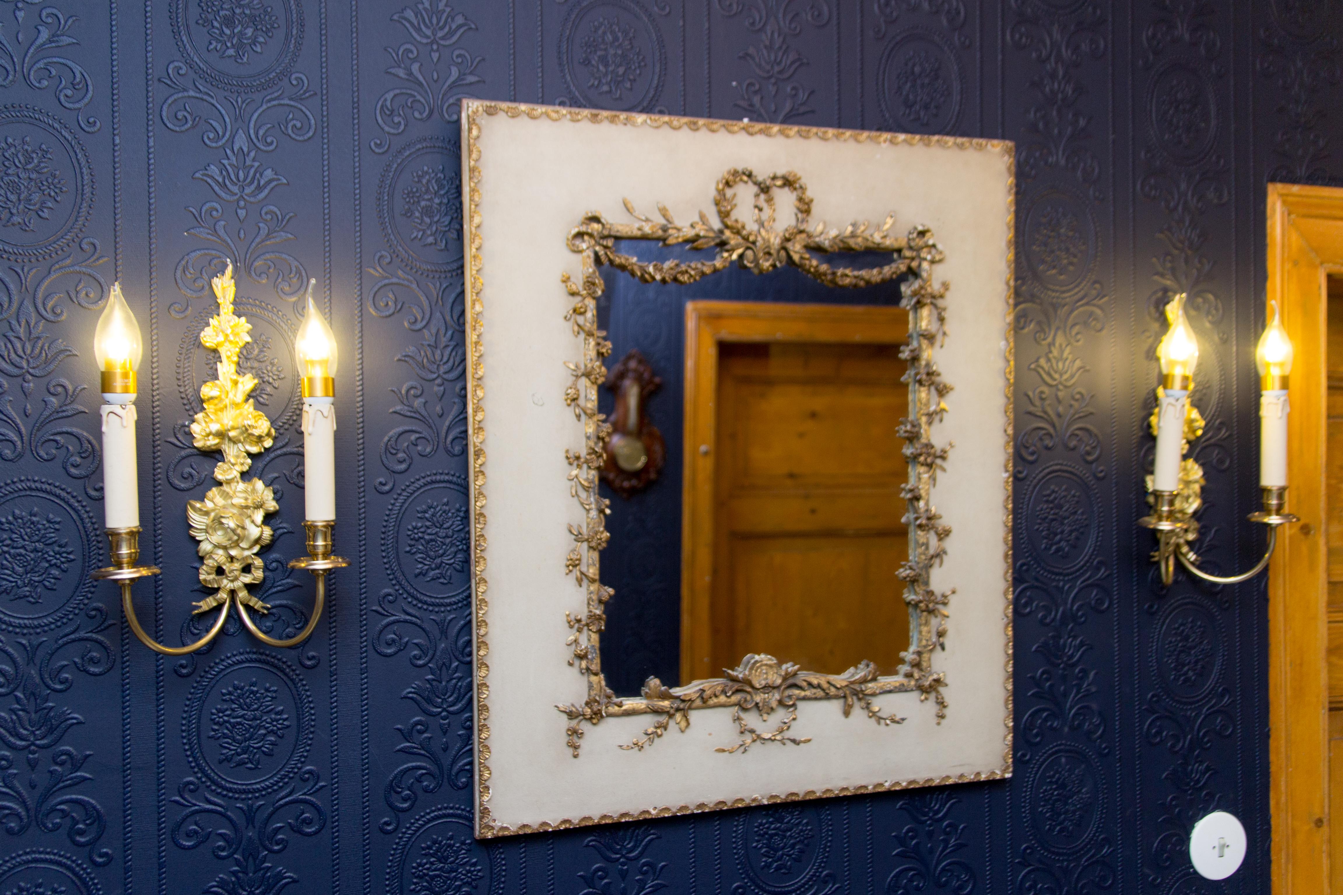 Early 20th Century Rococo Style Mirror or Picture Frame In Distressed Condition In Barntrup, DE