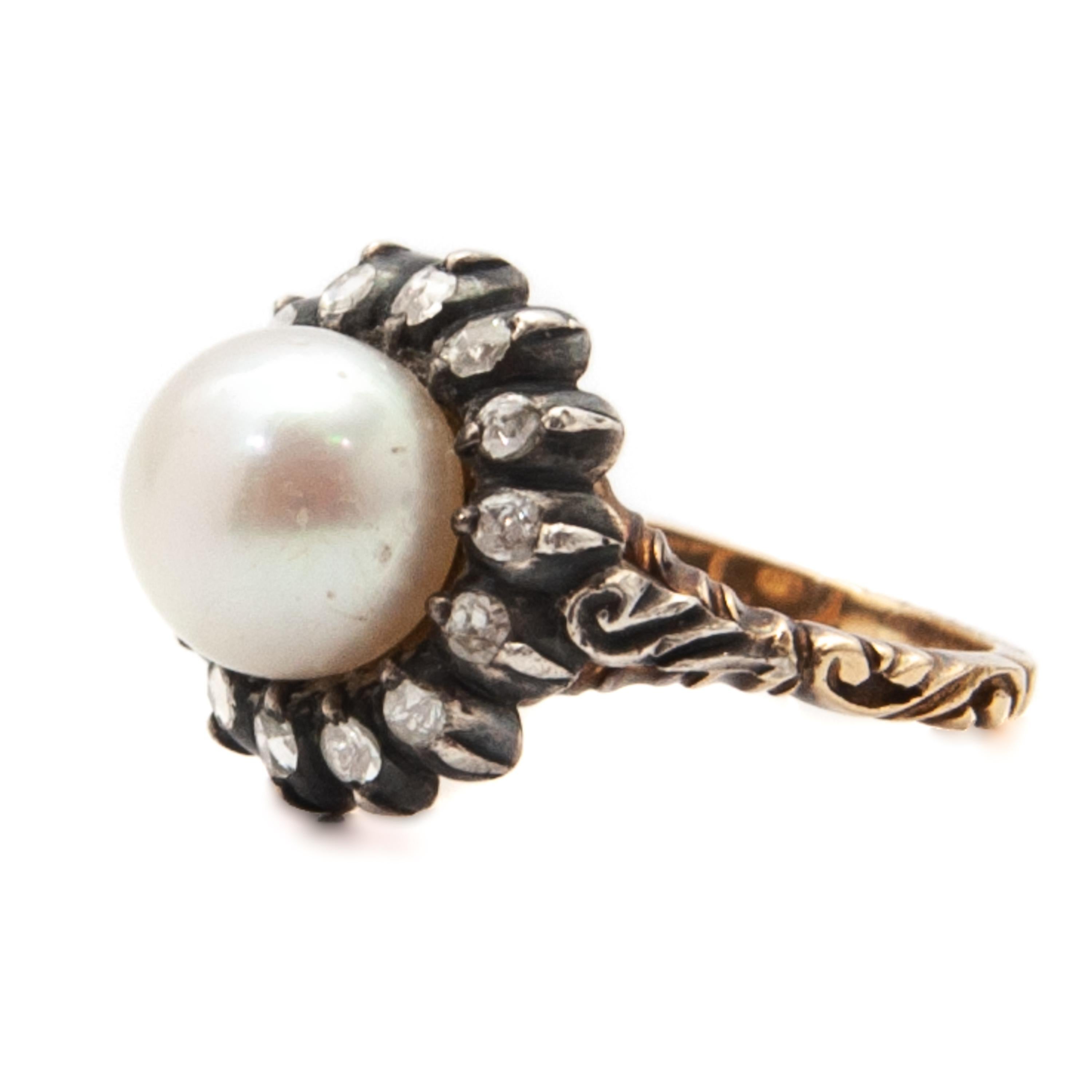 Anillo en racimo de diamantes talla rosa y perlas cultivadas de principios del siglo XX en Bueno estado para la venta en Rotterdam, NL