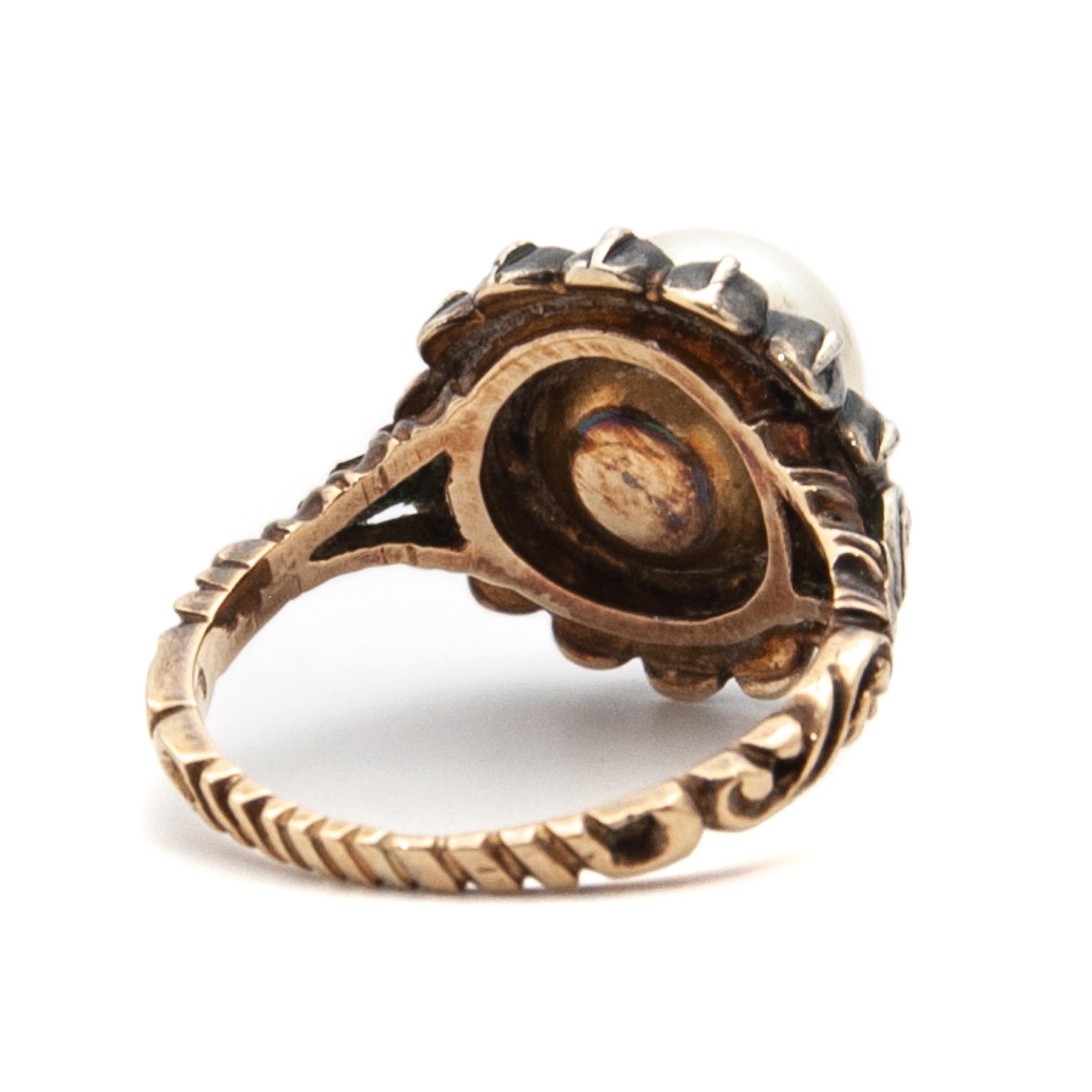 De las mujeres Anillo en racimo de diamantes talla rosa y perlas cultivadas de principios del siglo XX en venta