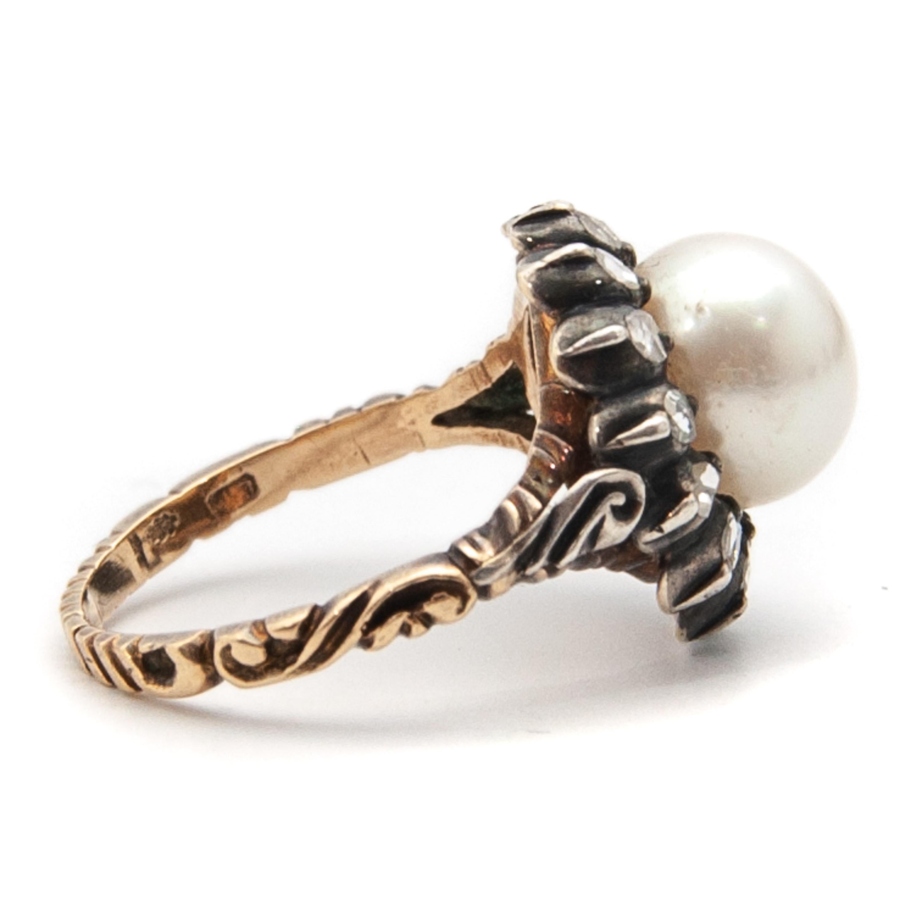 Anillo en racimo de diamantes talla rosa y perlas cultivadas de principios del siglo XX en venta 1