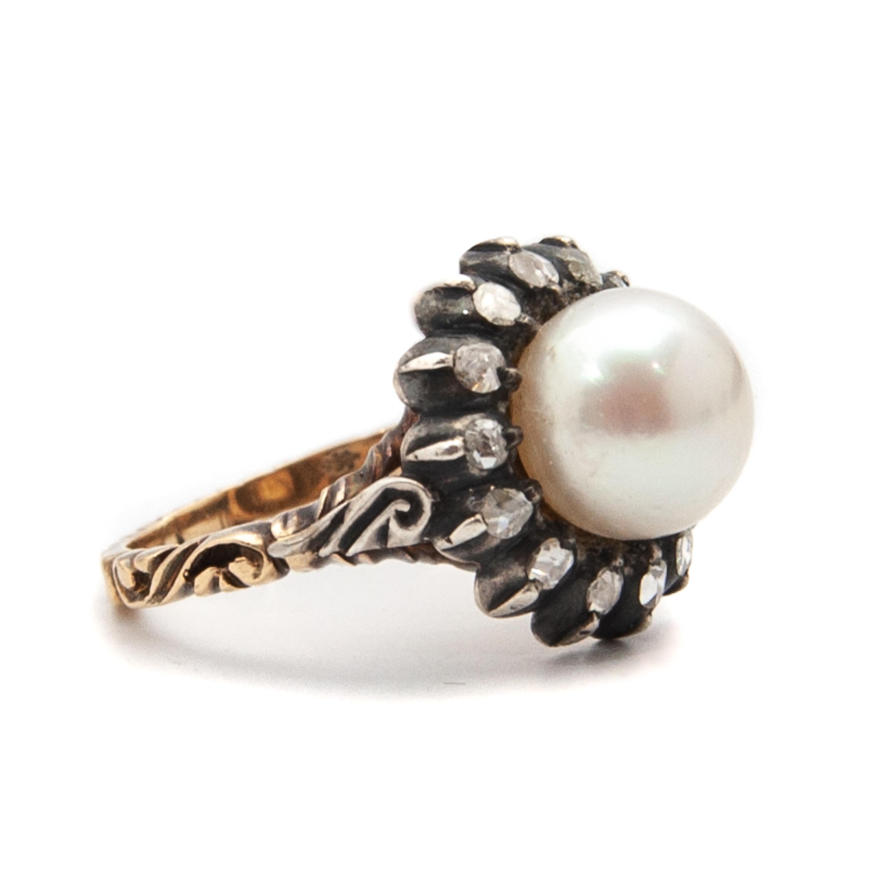 Anillo en racimo de diamantes talla rosa y perlas cultivadas de principios del siglo XX en venta 2