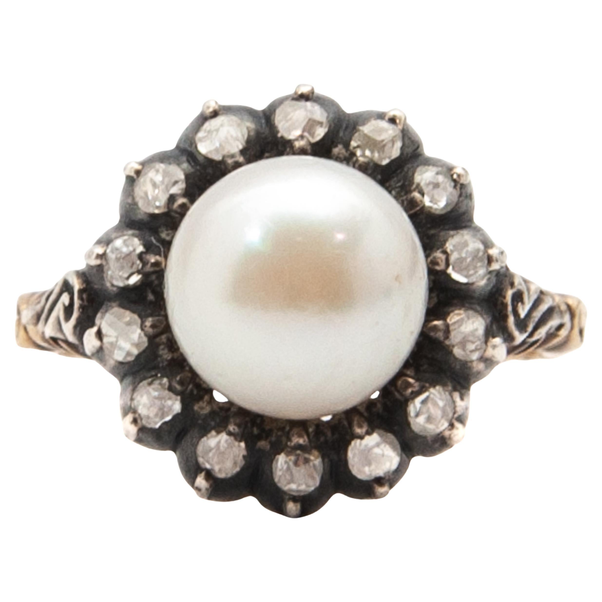 Anillo en racimo de diamantes talla rosa y perlas cultivadas de principios del siglo XX en venta