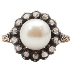 Anillo en racimo de diamantes talla rosa y perlas cultivadas de principios del siglo XX