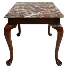 Table basse Louis XV en bois de rose du début du XXe siècle, avec plateau en marbre